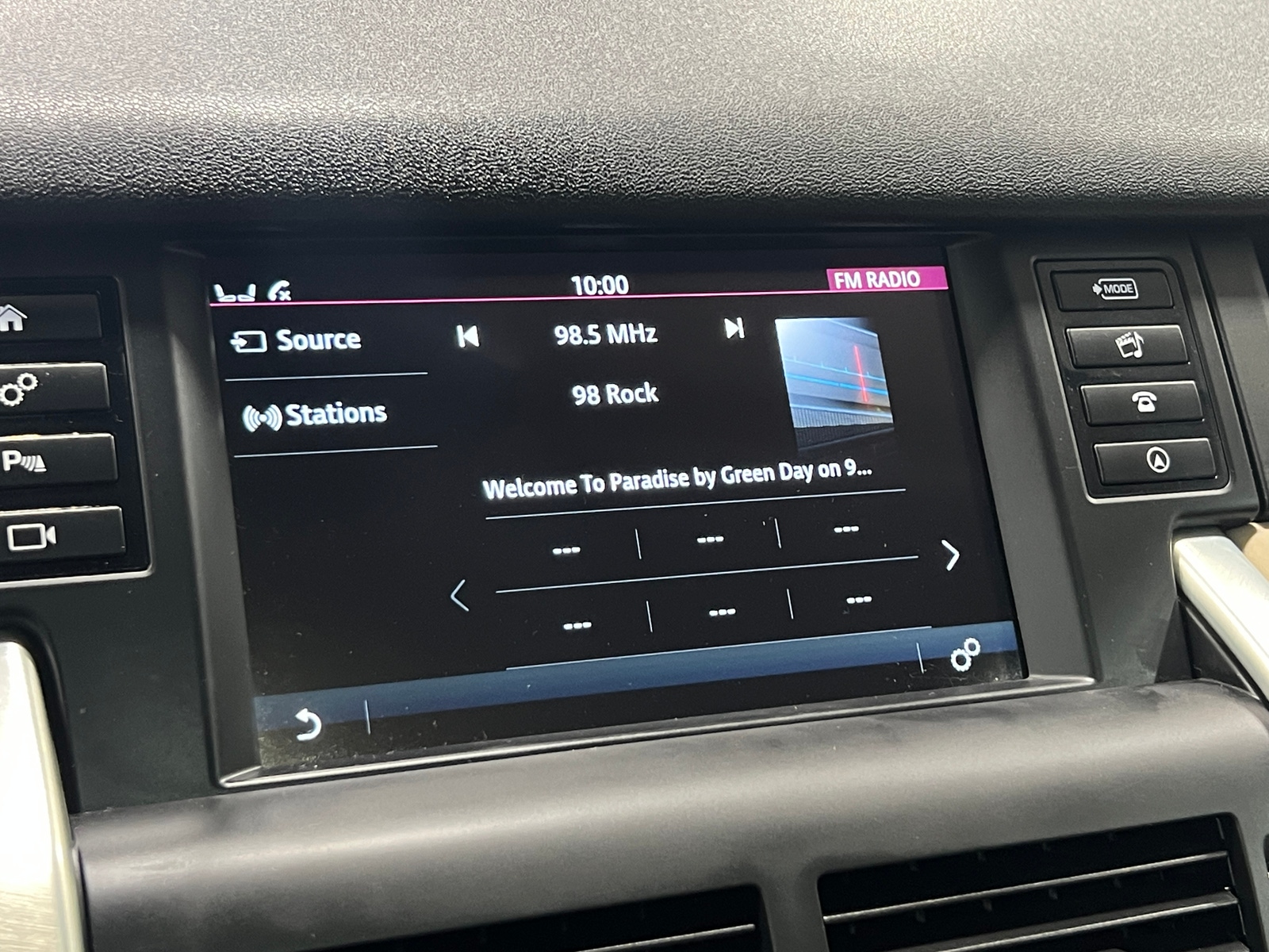 Thumbnail: 2019 Land Rover Discovery Sport - 3