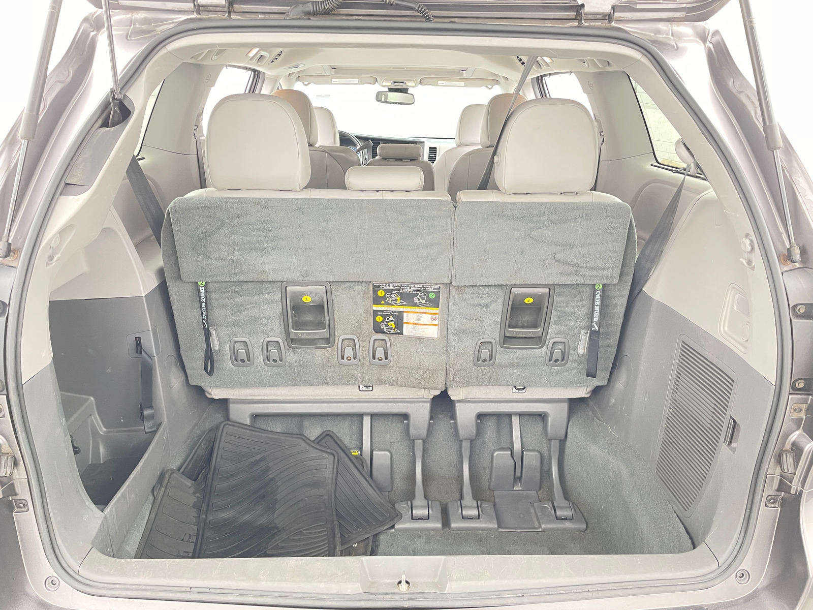 Thumbnail: 2019 Toyota Sienna - 6