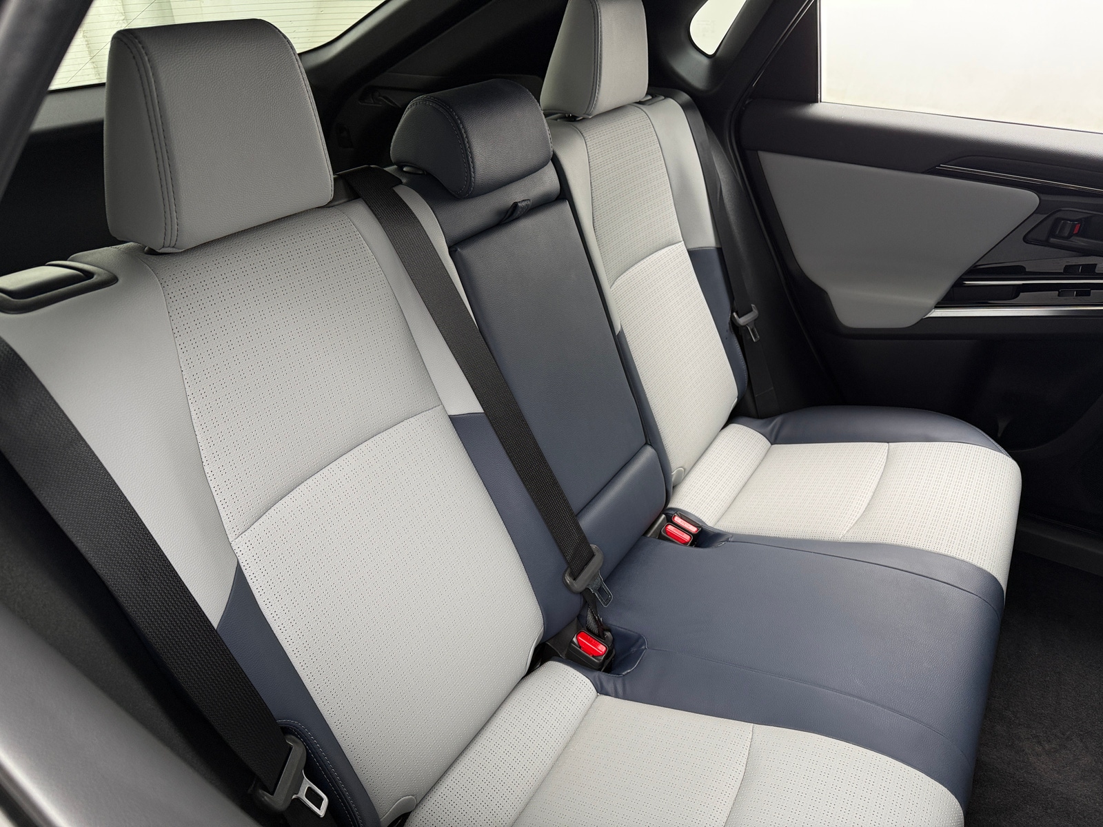 Thumbnail: 2023 Subaru Solterra - 5