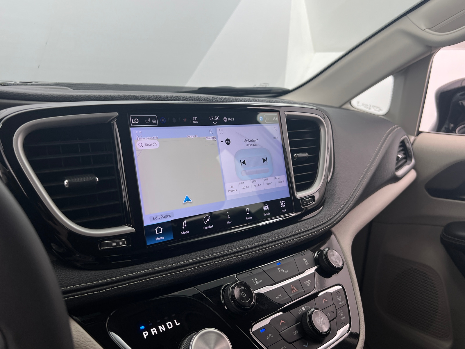 Thumbnail: 2024 Chrysler Pacifica - 3