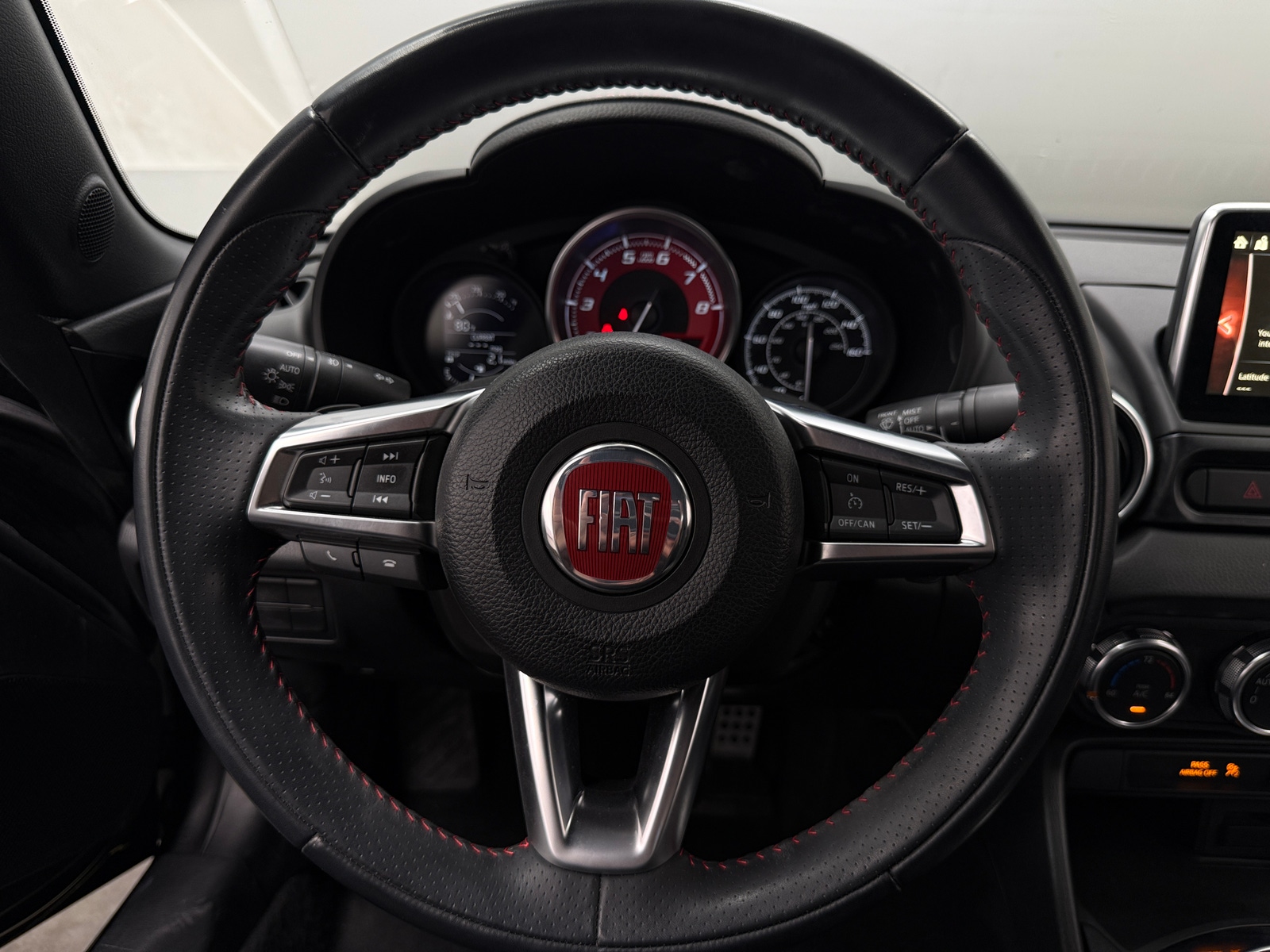 Thumbnail: 2017 Fiat 124 Spider - 4