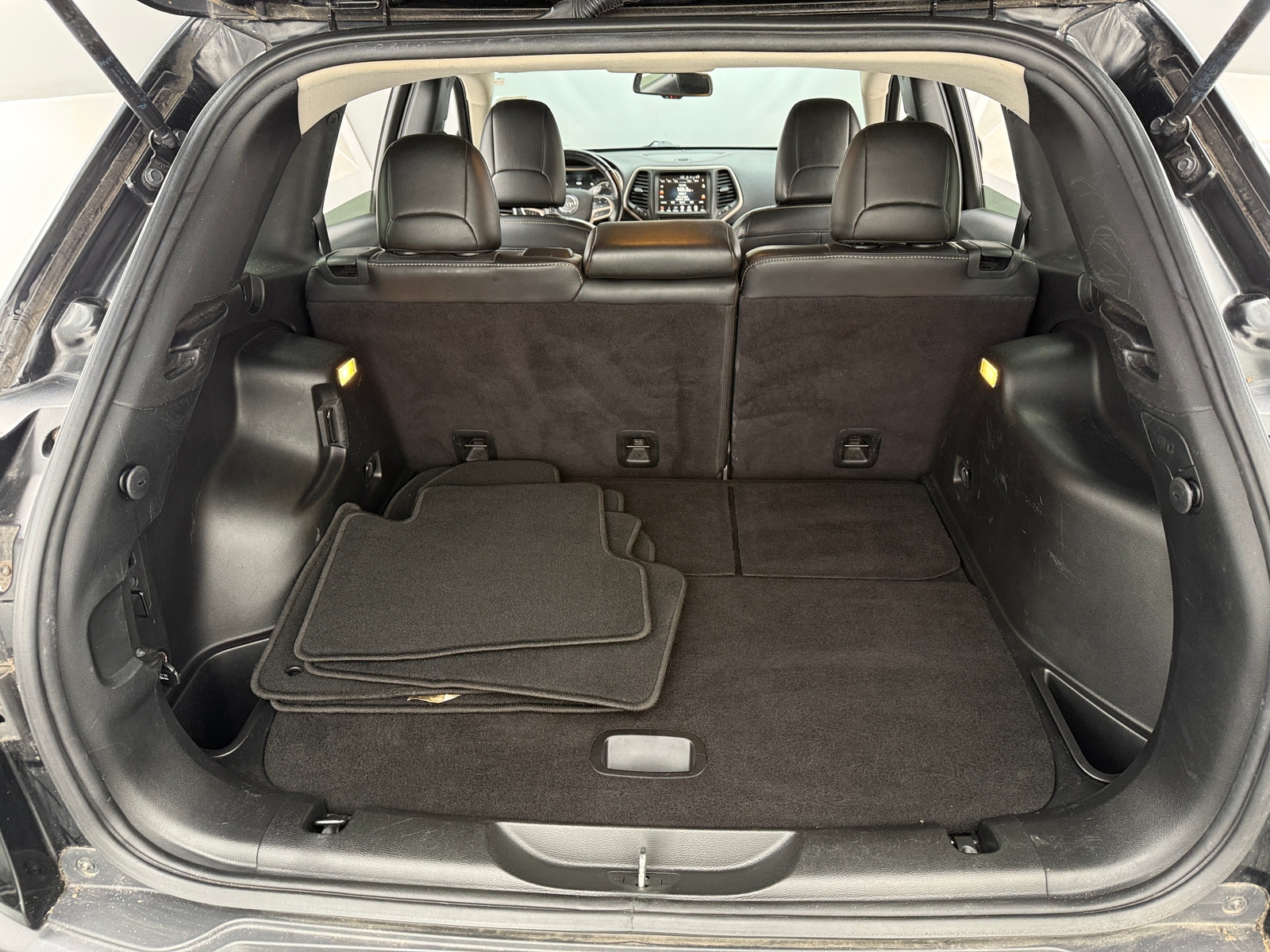 Thumbnail: 2017 Jeep Cherokee - 6