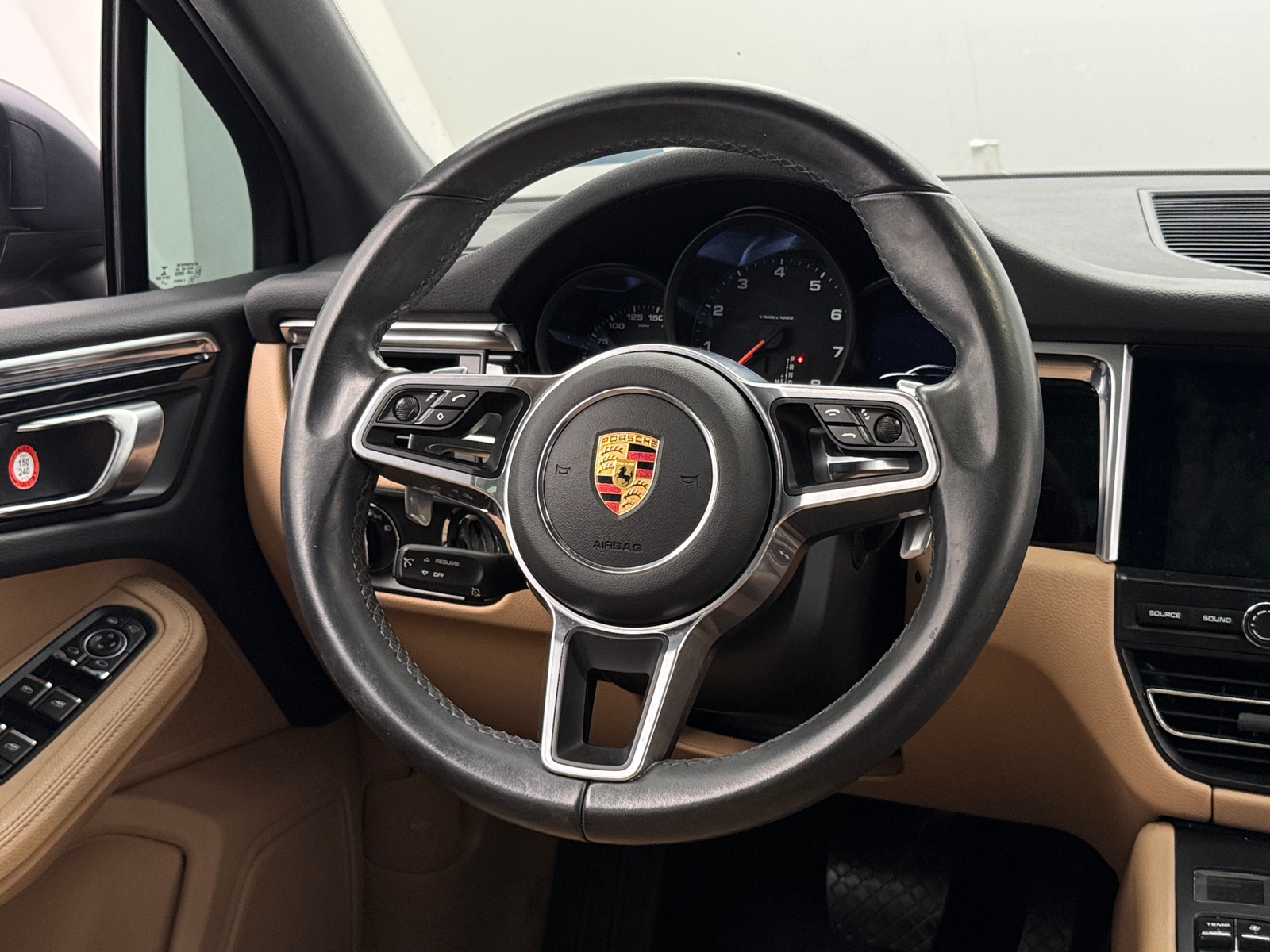 Thumbnail: 2021 Porsche Macan - 4