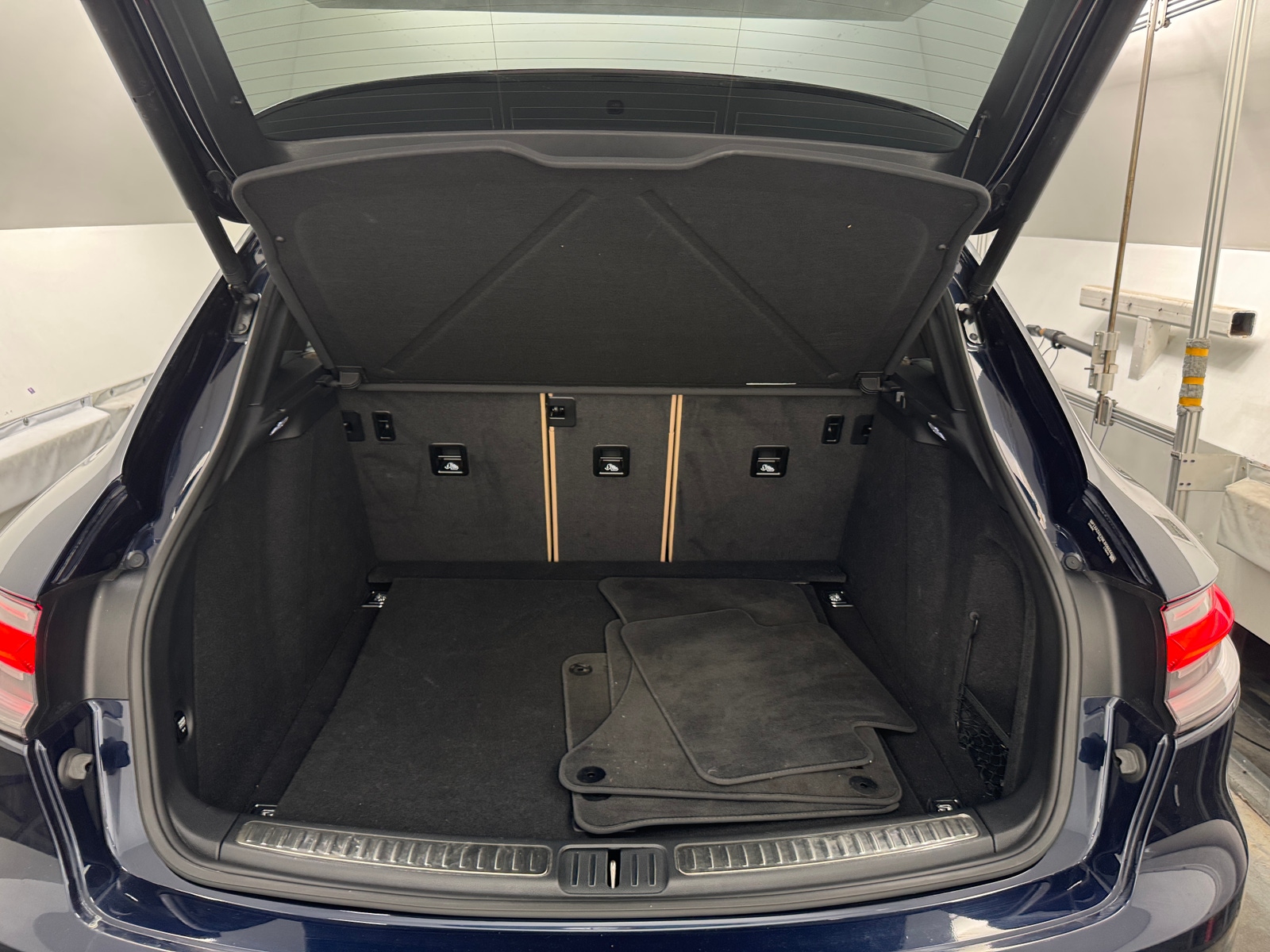 Thumbnail: 2021 Porsche Macan - 6