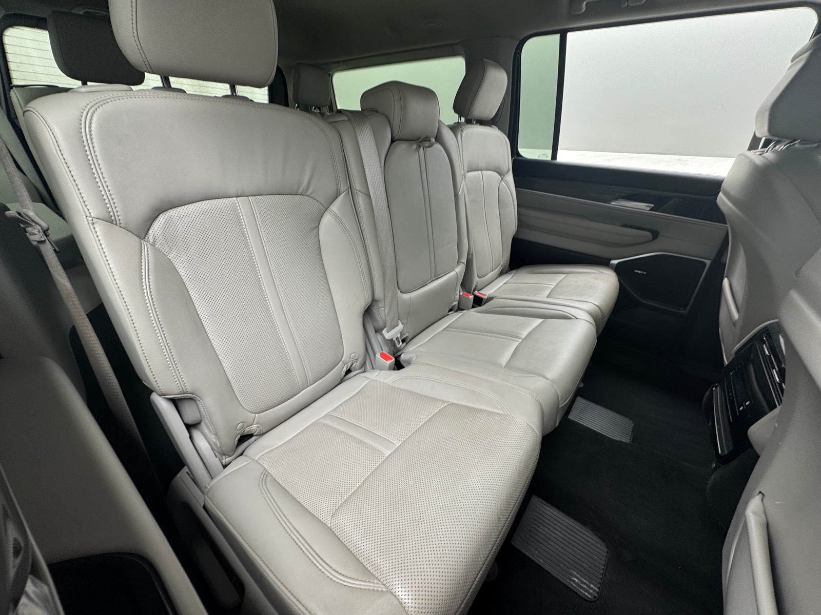 Thumbnail: 2022 Jeep Wagoneer - 5