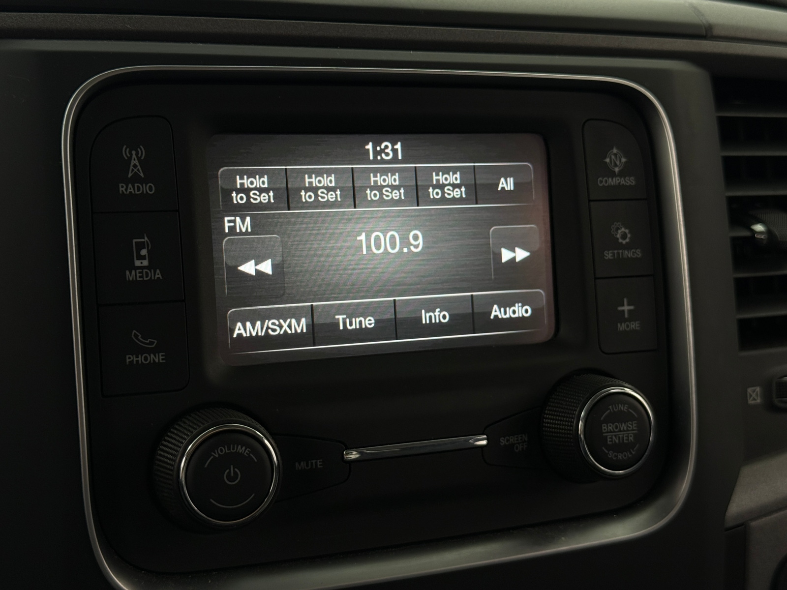 Thumbnail: 2021 RAM 1500 Classic - 4