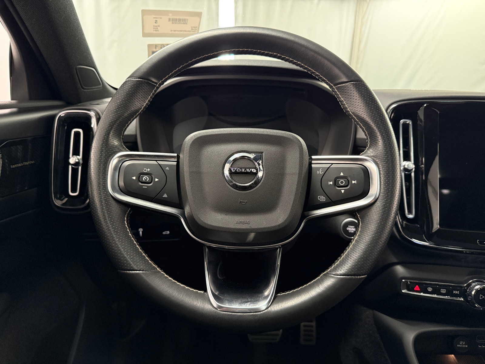 Thumbnail: 2021 Volvo XC40 - 4