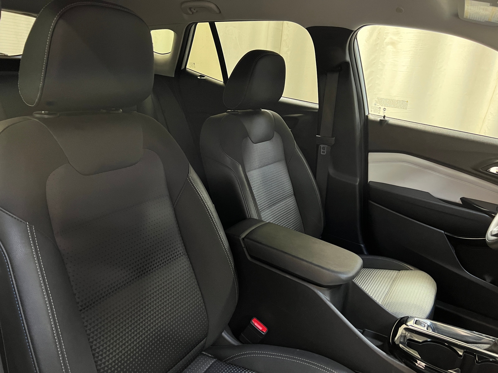 Thumbnail: 2025 Chevrolet Trax - 2