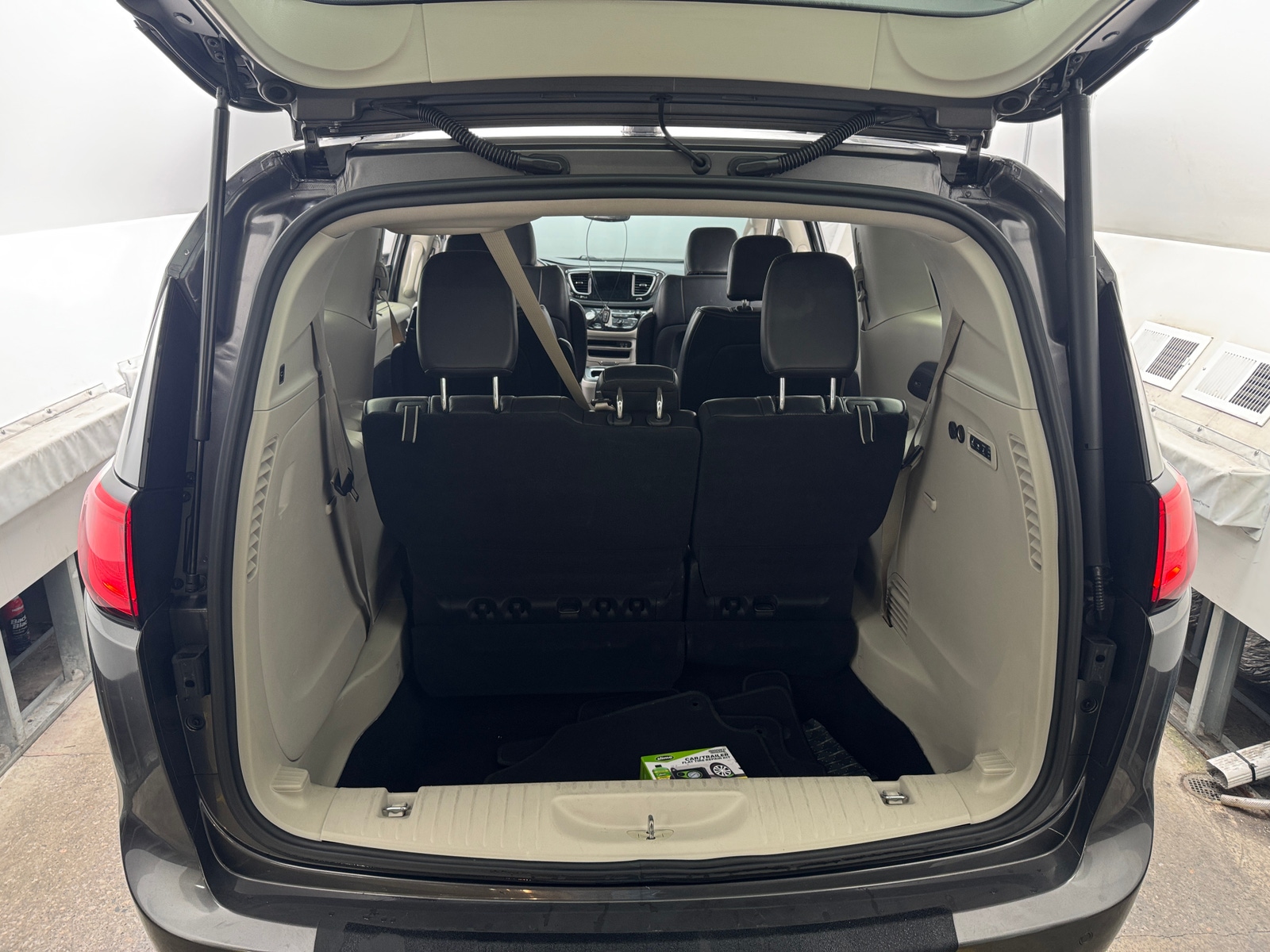 Thumbnail: 2019 Chrysler Pacifica - 6