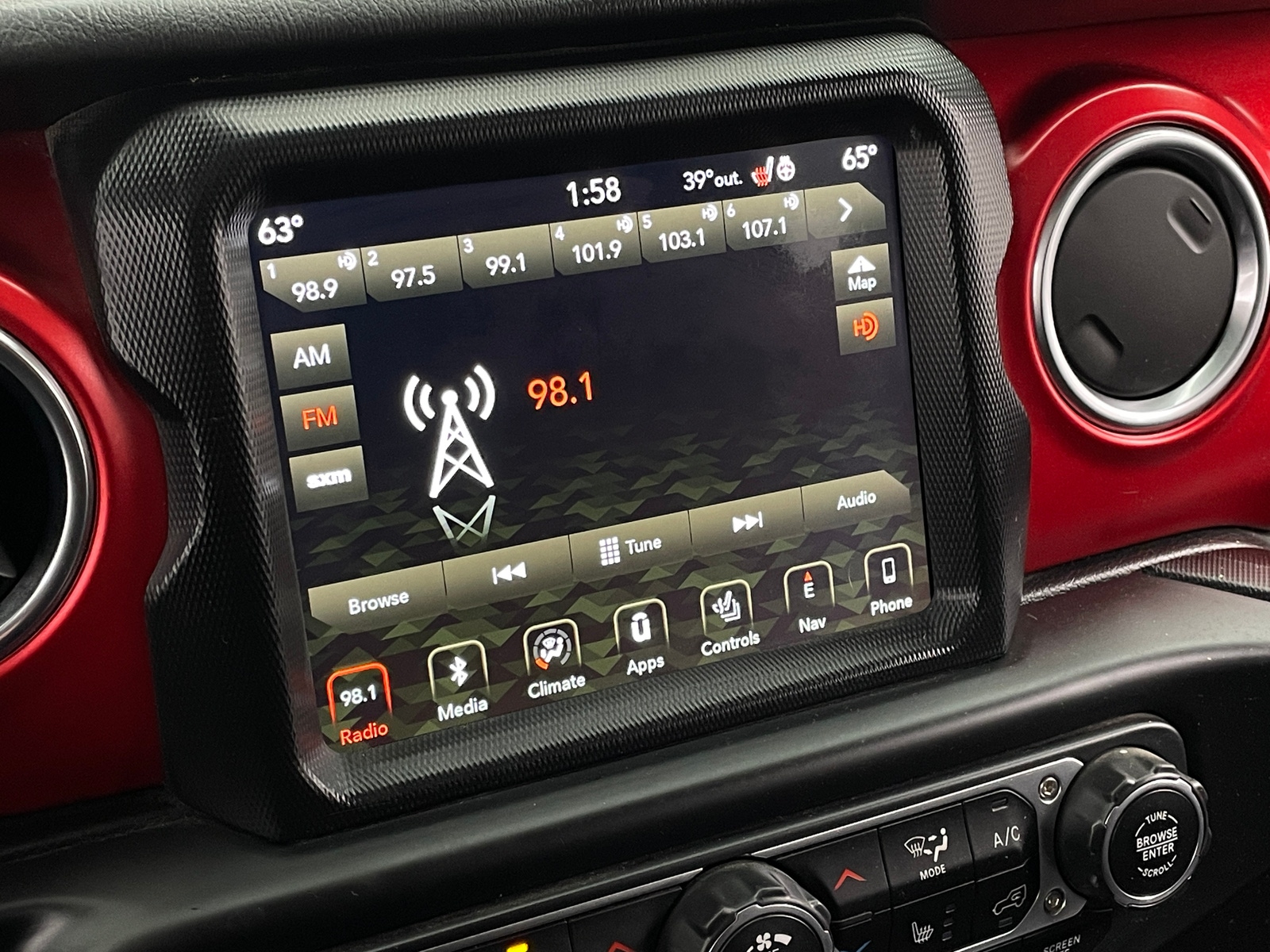 Thumbnail: 2019 Jeep Wrangler - 3