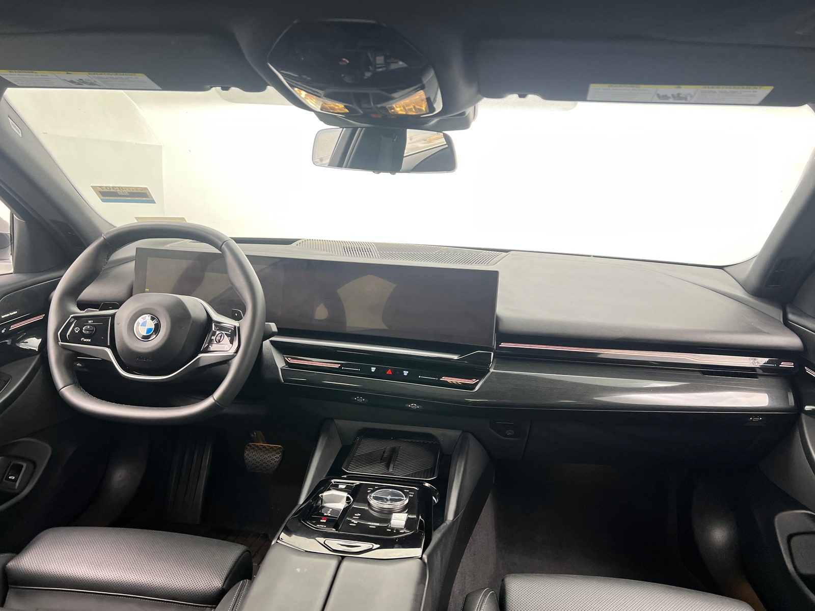 Thumbnail: 2025 BMW 5 Series - 2