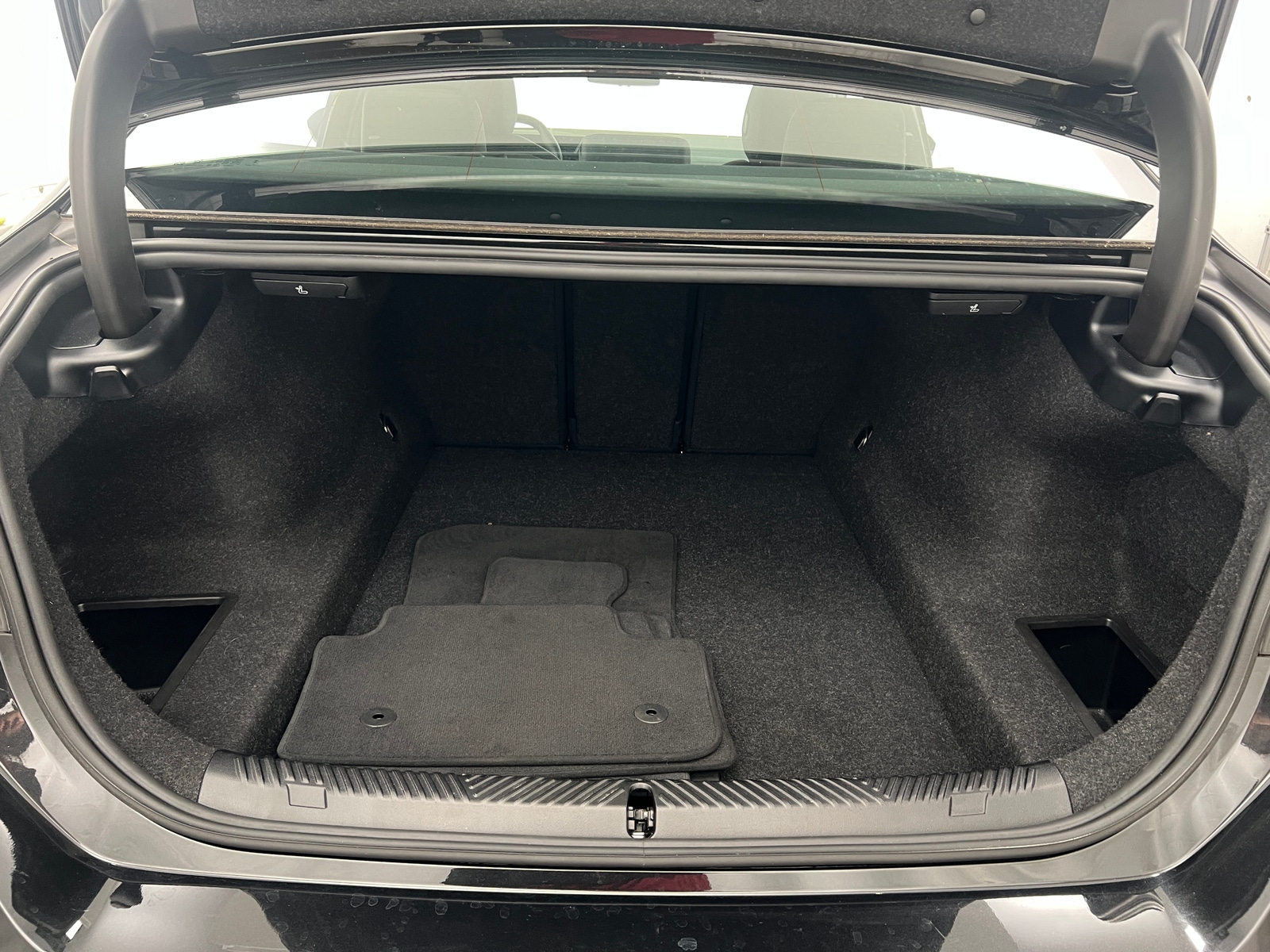 Thumbnail: 2025 BMW 5 Series - 6