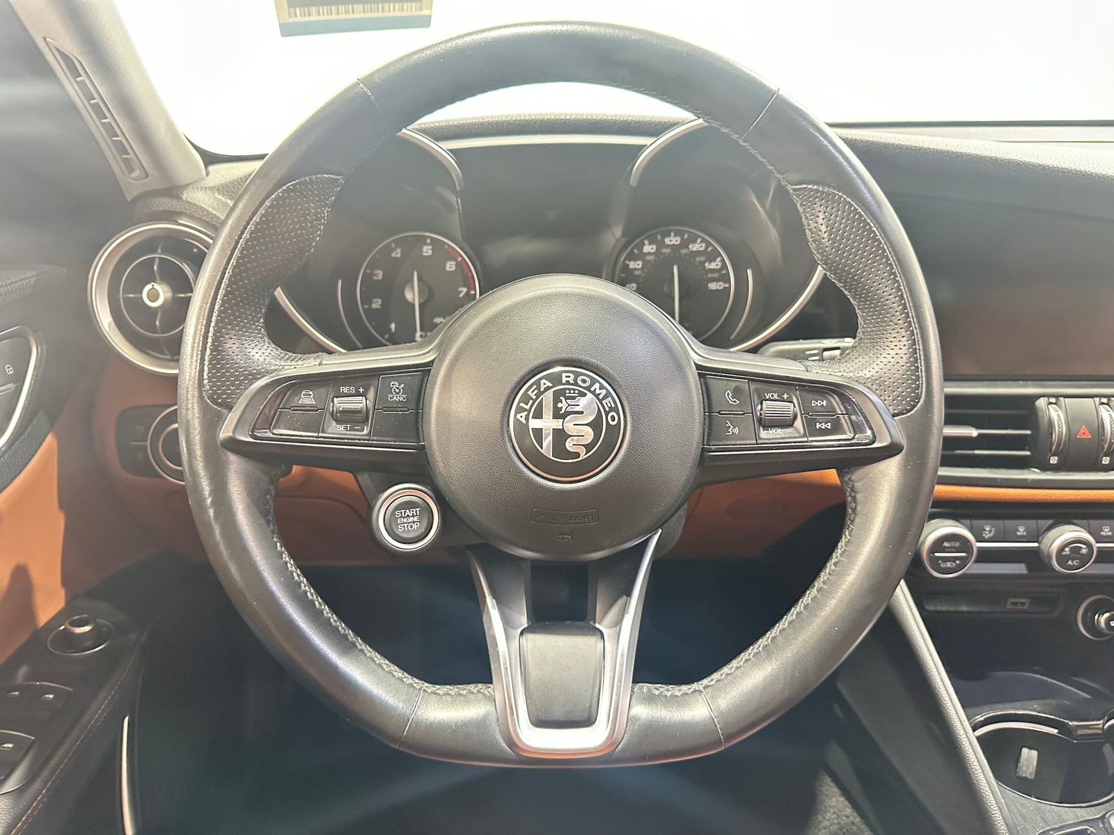 Thumbnail: 2021 Alfa Romeo Giulia - 4