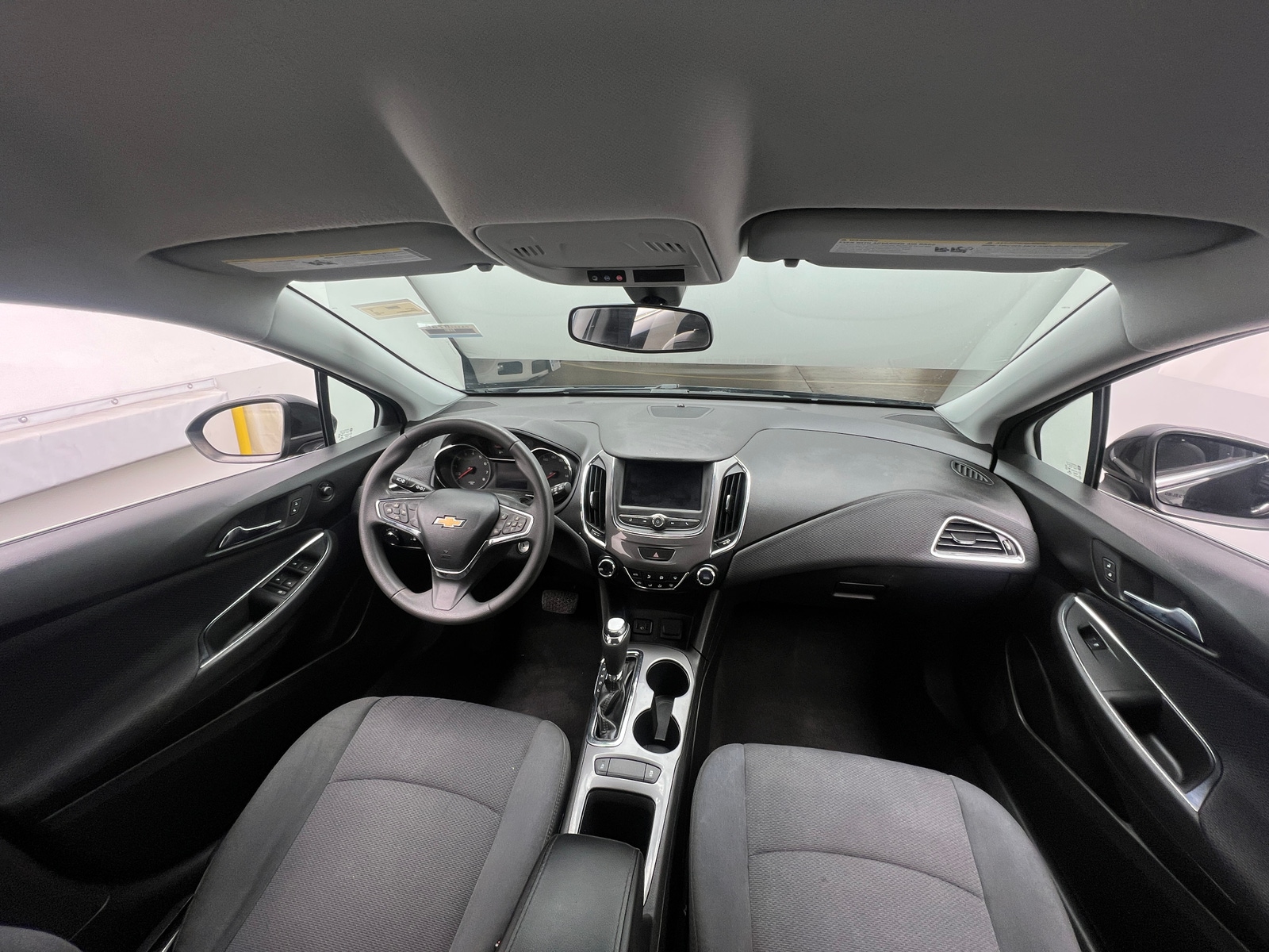 Thumbnail: 2019 Chevrolet Cruze - 3