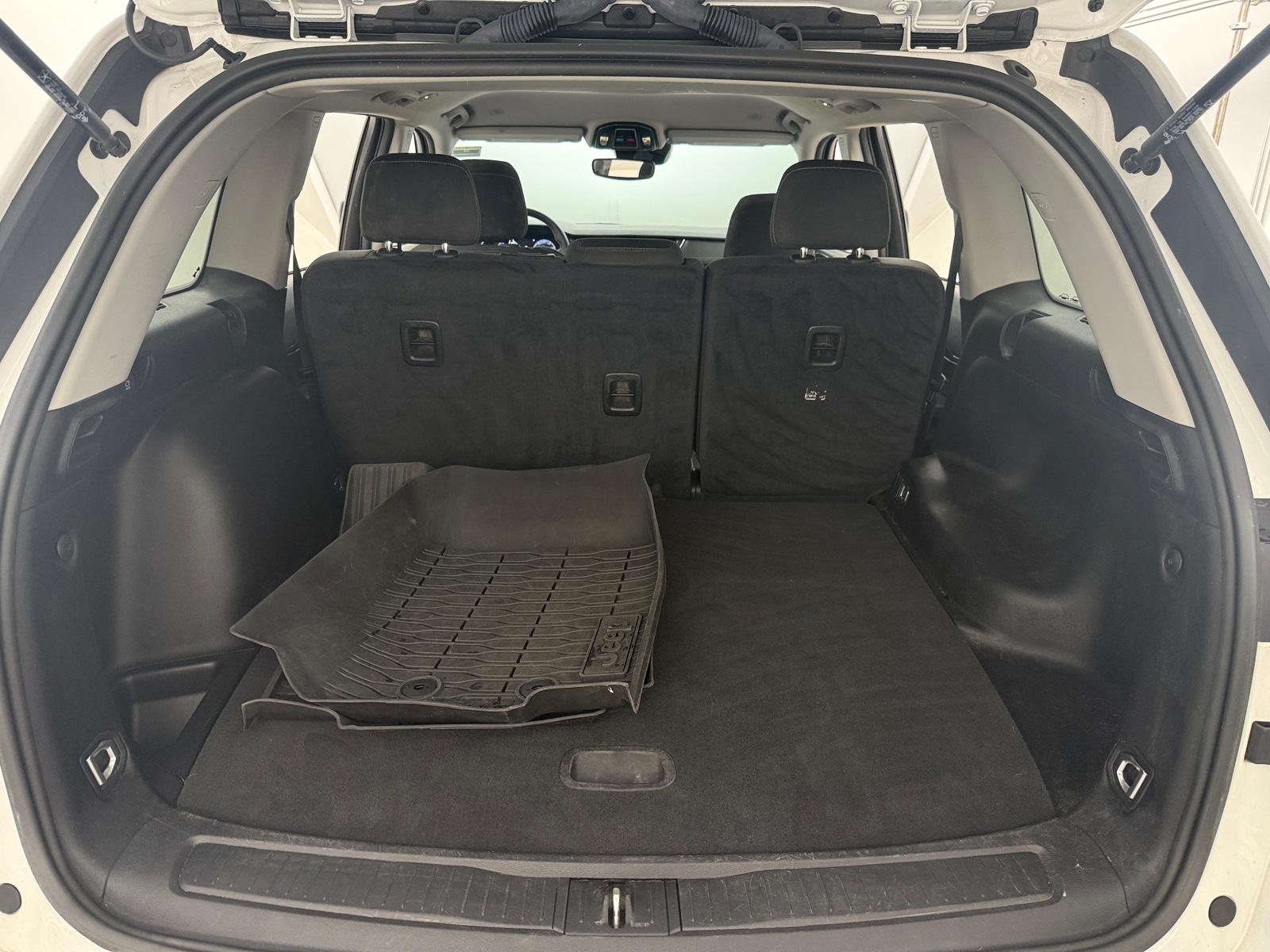 Thumbnail: 2023 Jeep Grand Cherokee - 7