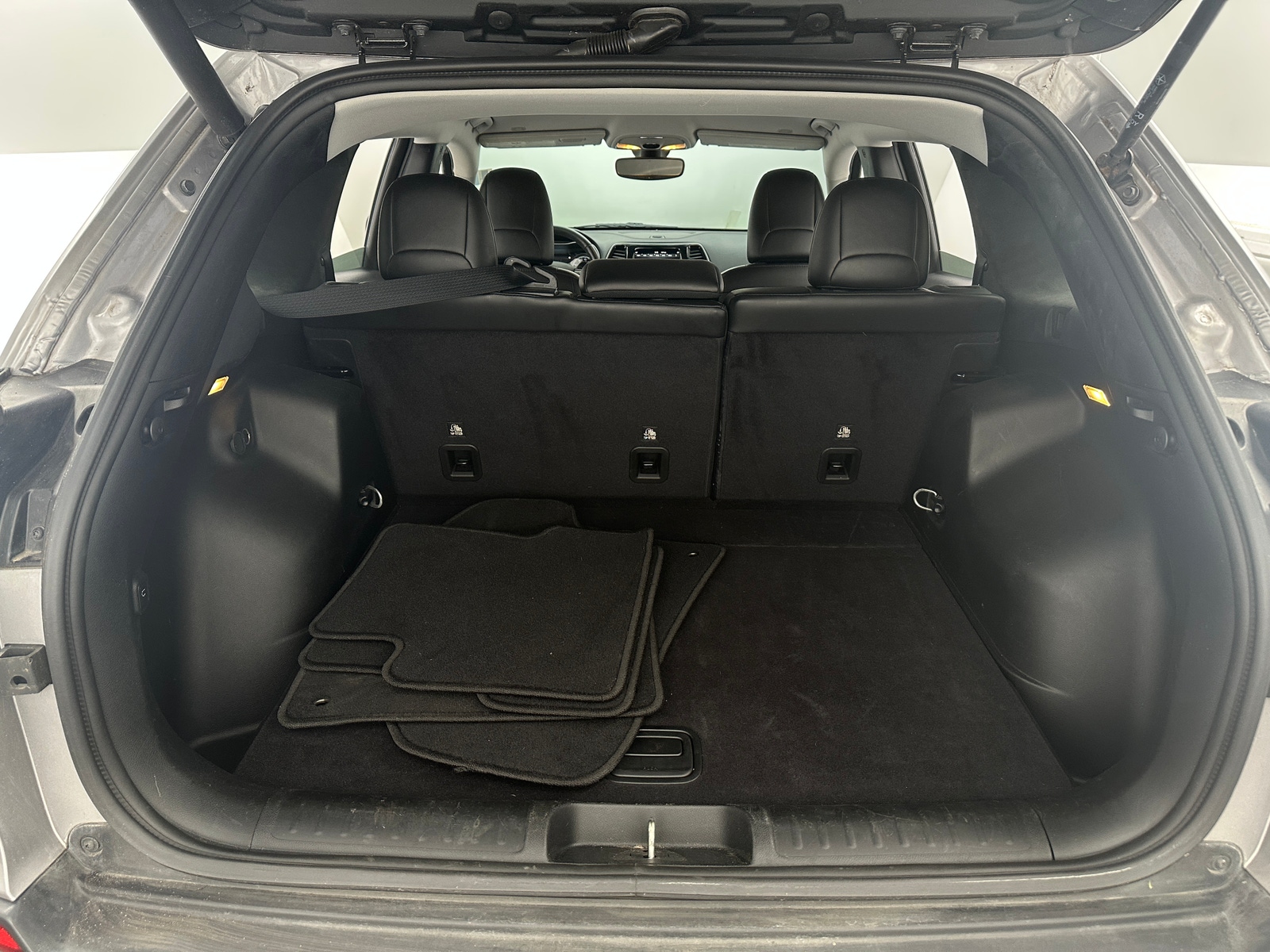 Thumbnail: 2019 Jeep Cherokee - 6