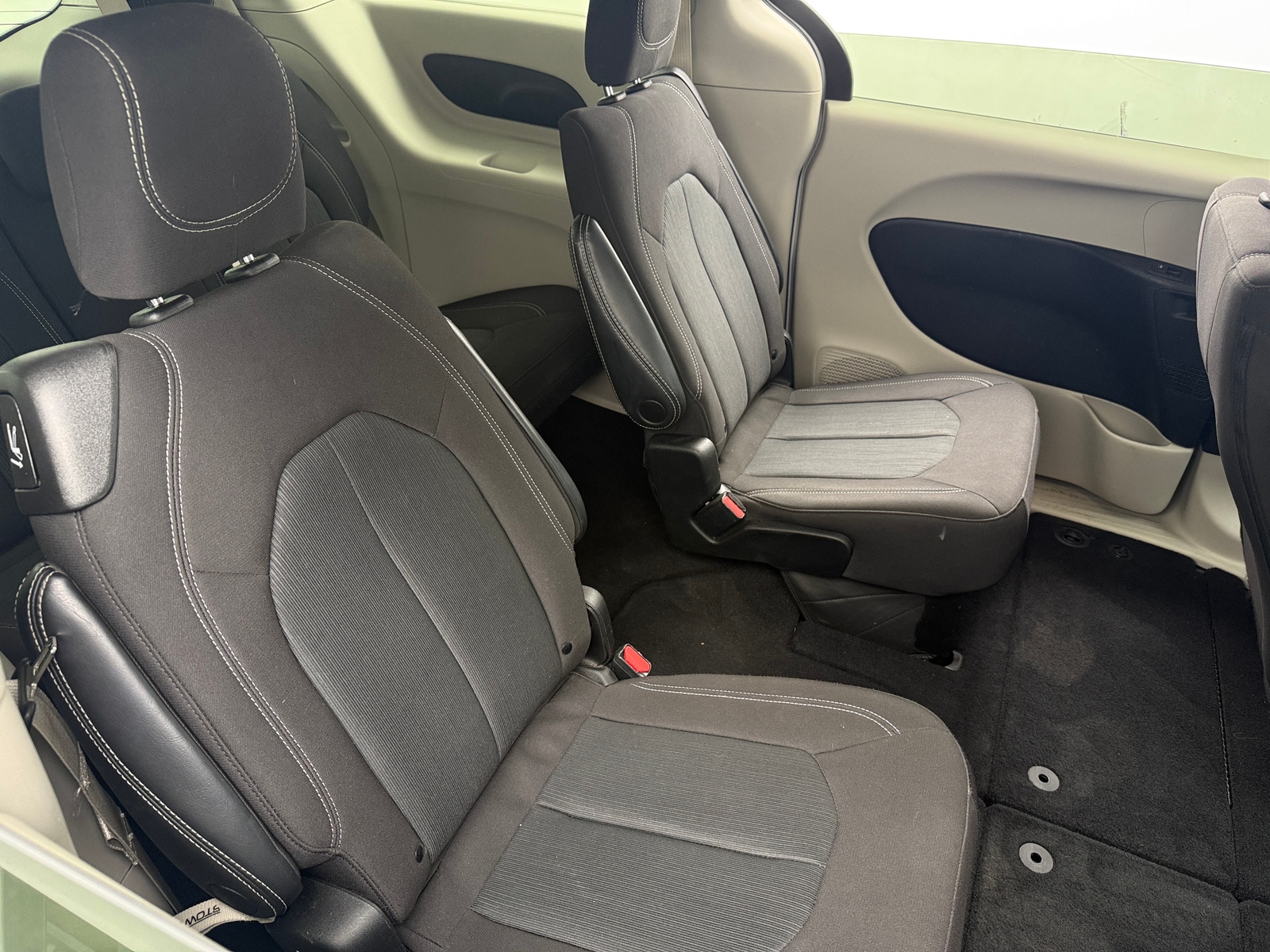 Thumbnail: 2023 Chrysler Voyager - 6