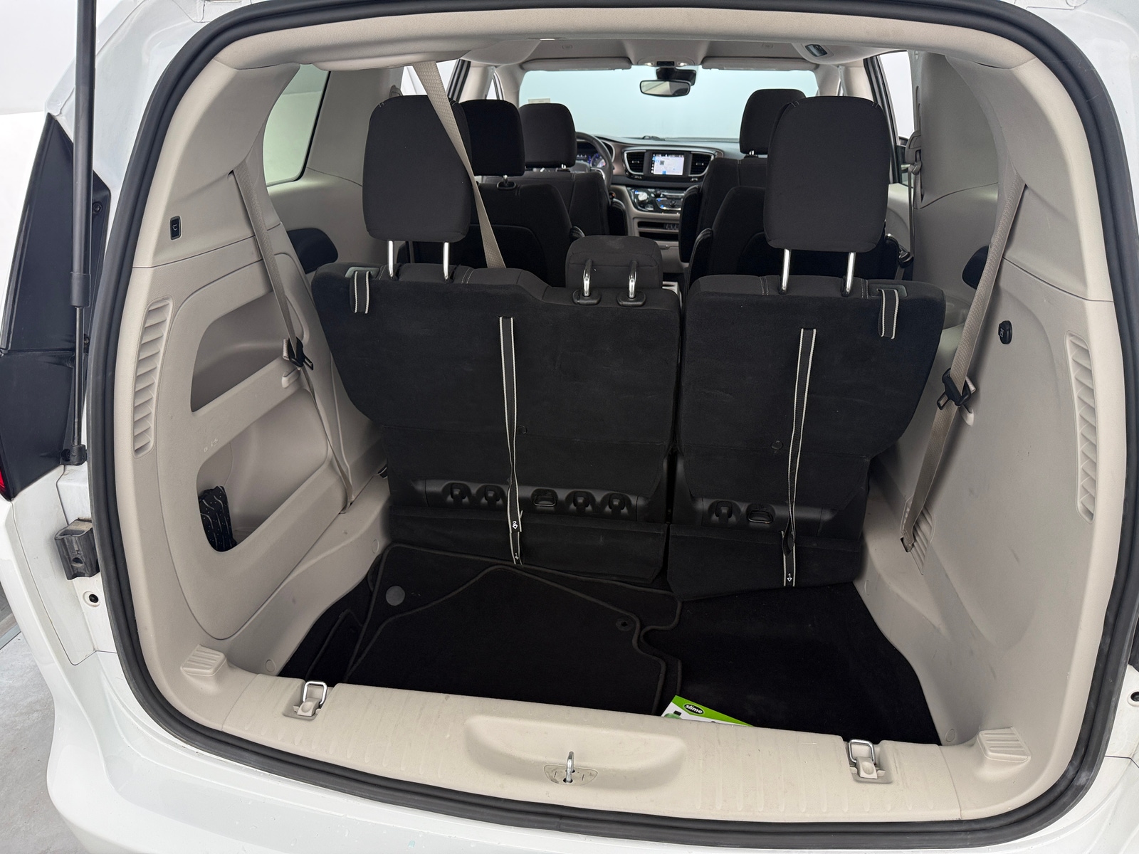 Thumbnail: 2023 Chrysler Voyager - 7