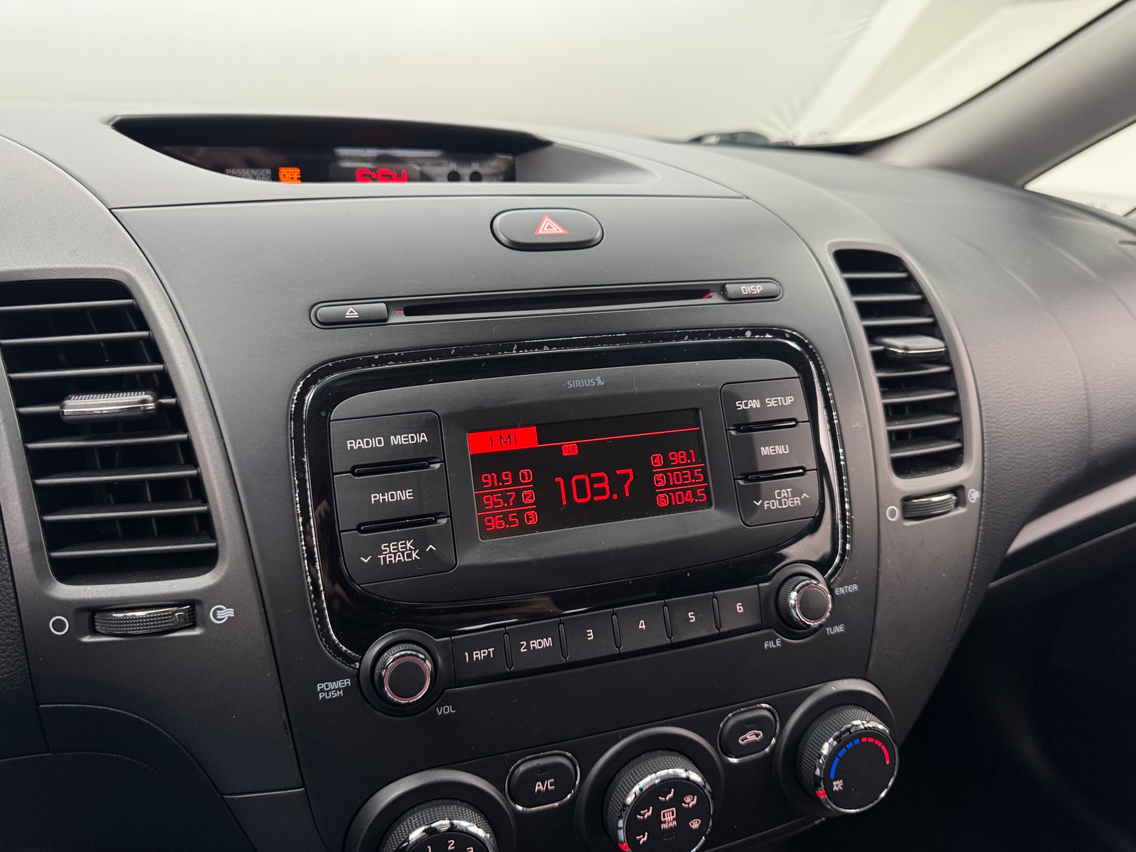 Thumbnail: 2017 Kia Forte - 4