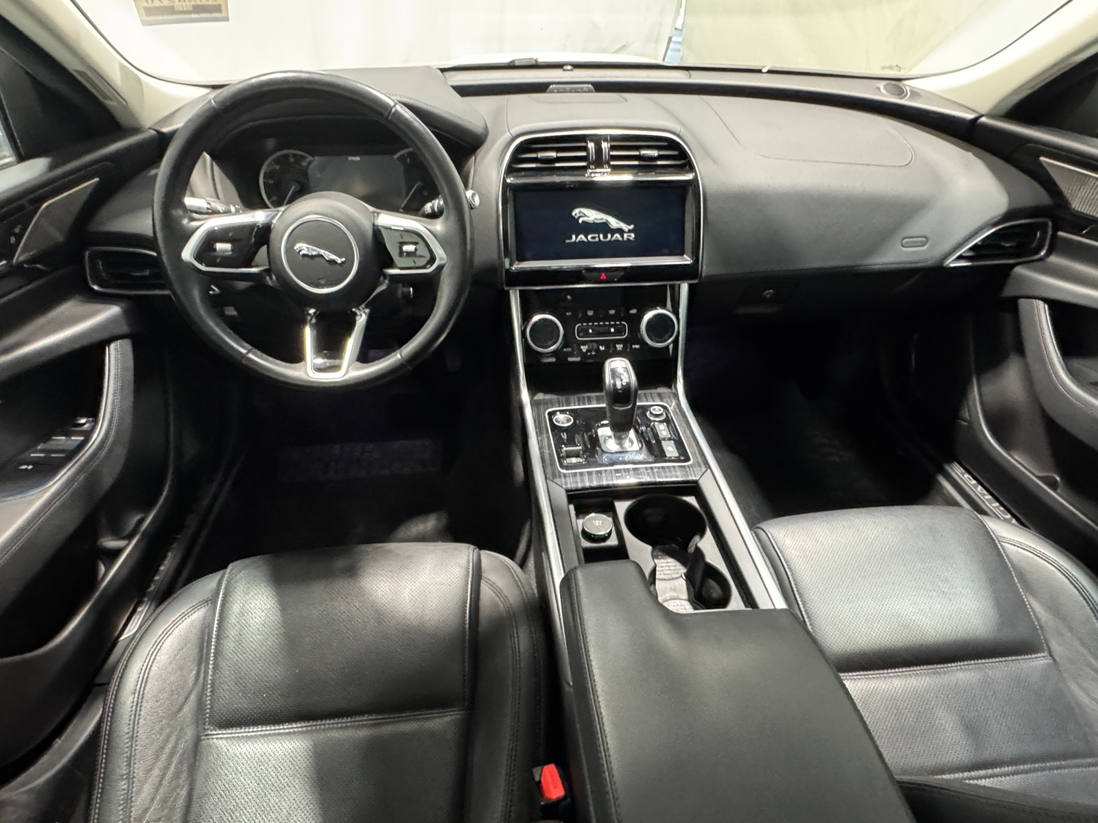 Thumbnail: 2020 Jaguar XE - 2