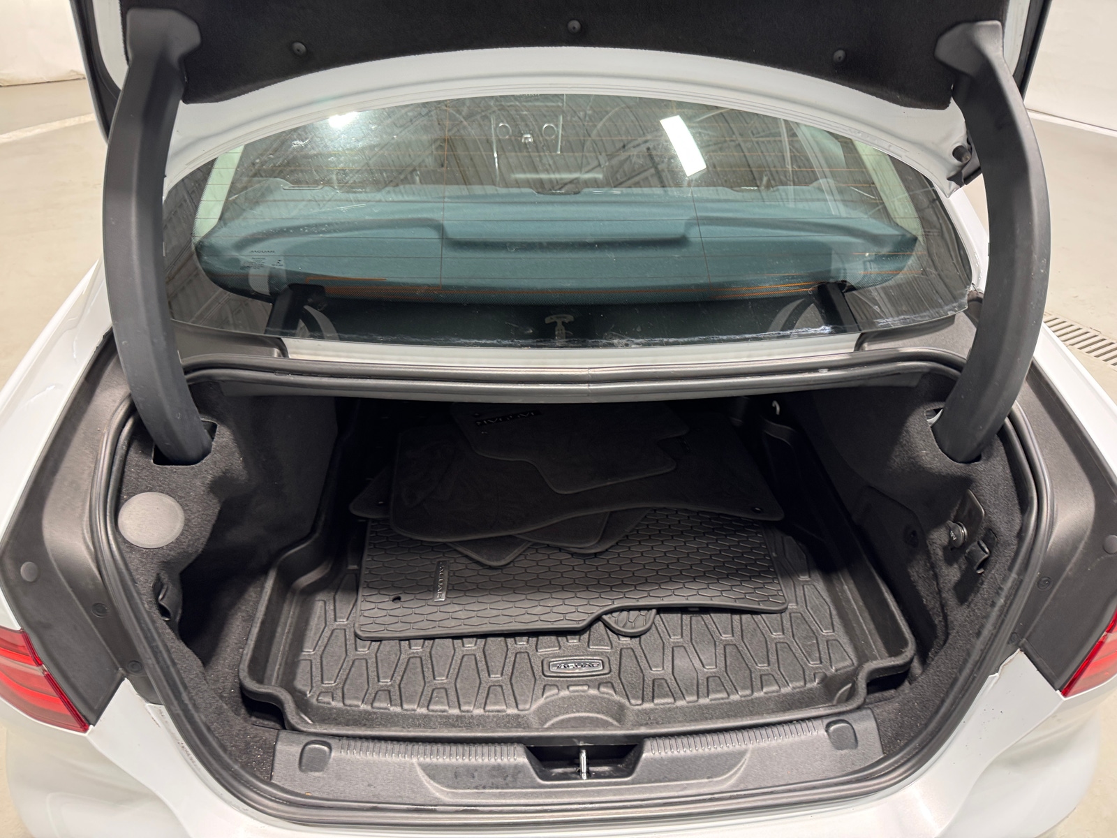 Thumbnail: 2020 Jaguar XE - 6