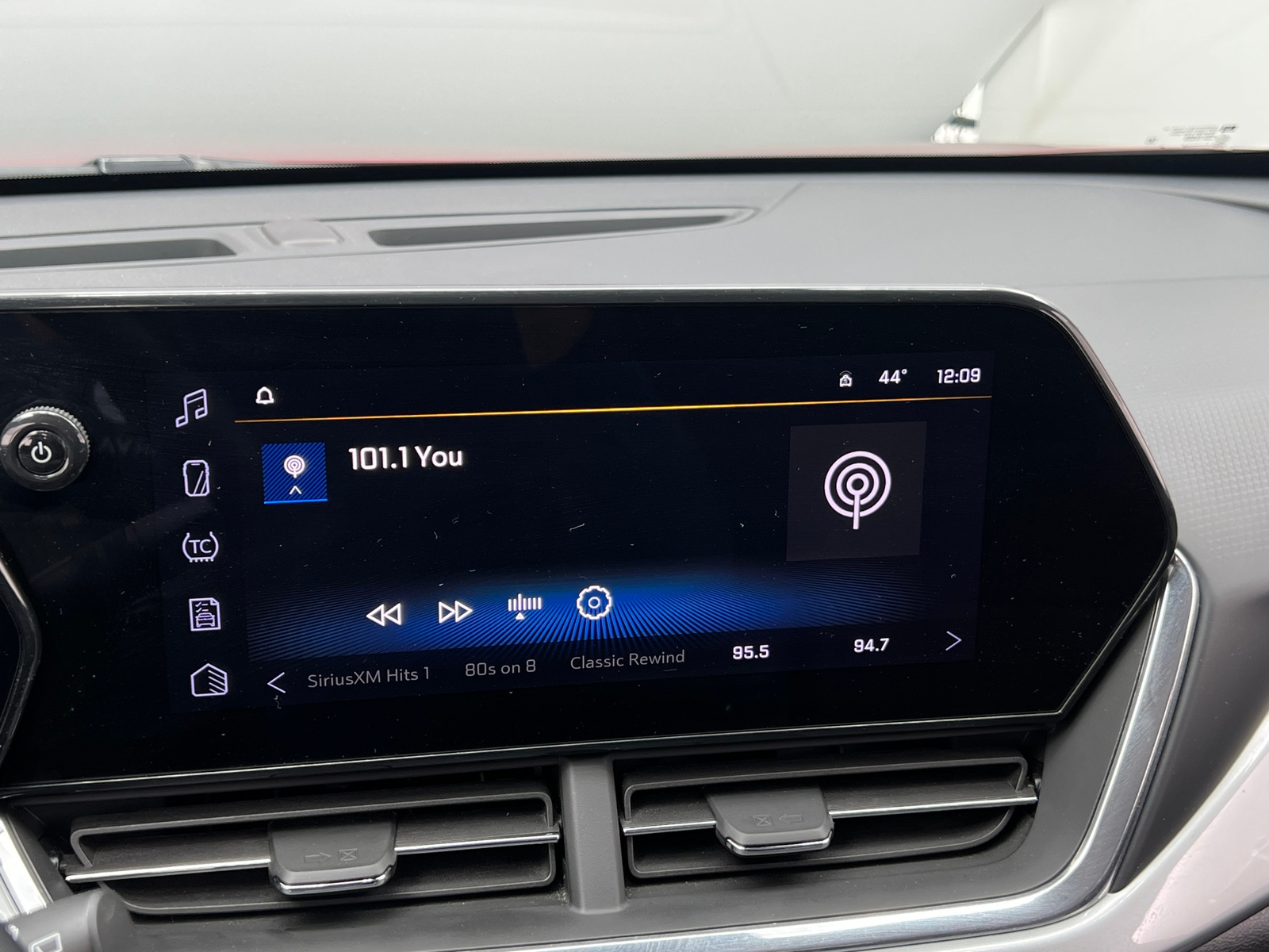 Thumbnail: 2025 Chevrolet Trax - 4