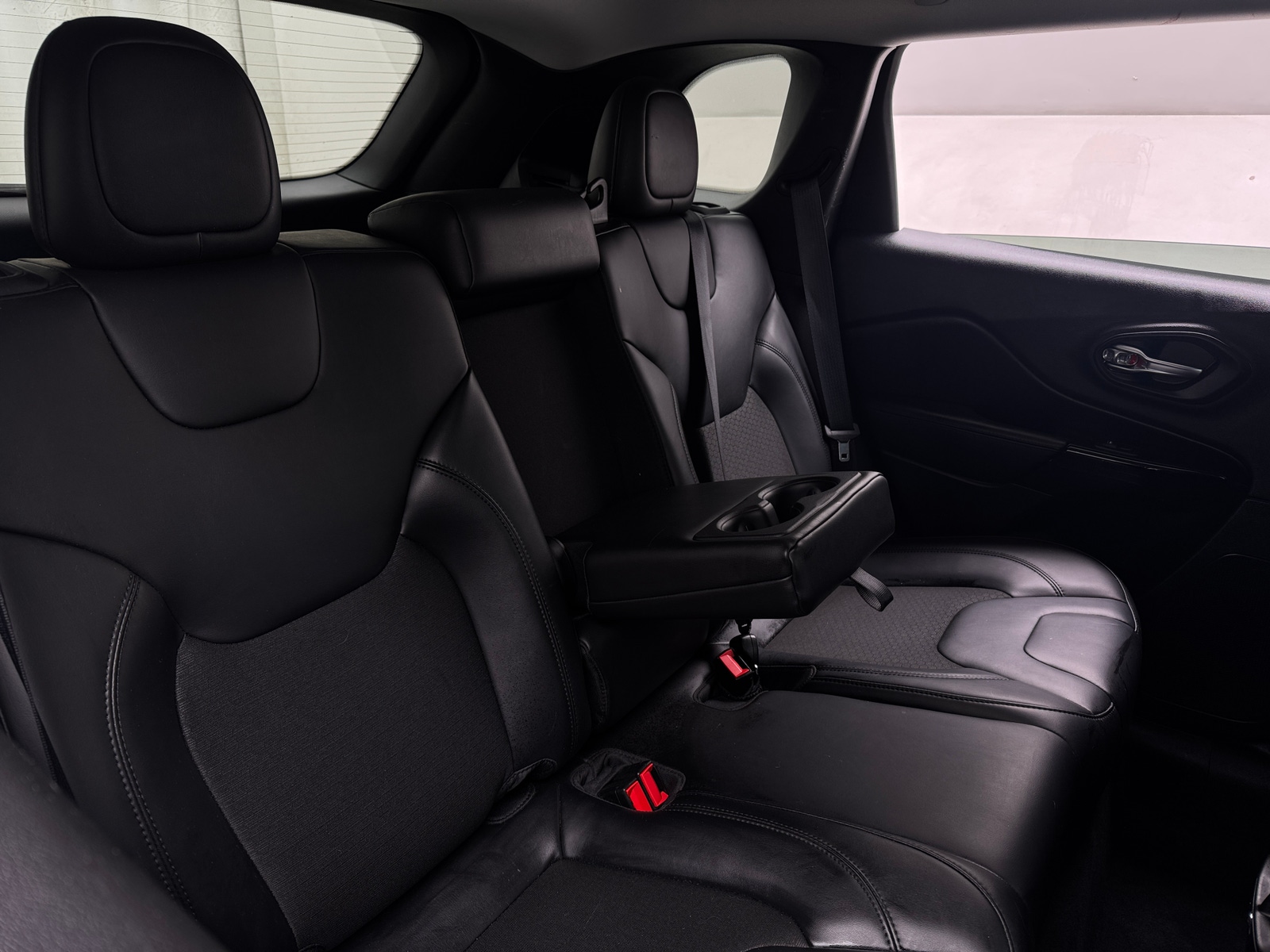 Thumbnail: 2020 Jeep Cherokee - 6