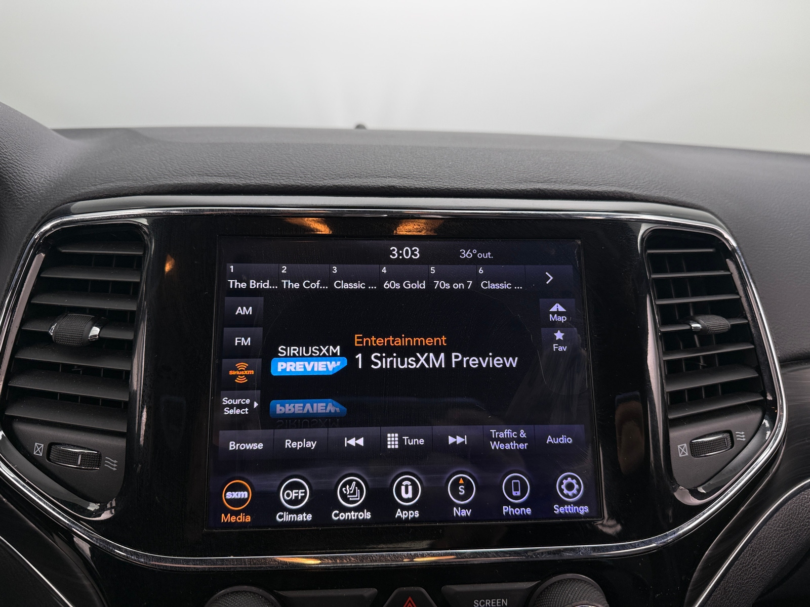 Thumbnail: 2020 Jeep Grand Cherokee - 4