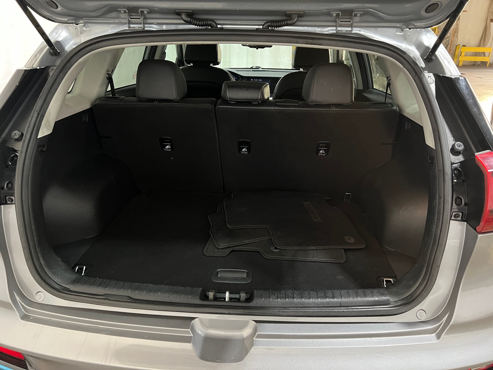 Thumbnail: 2022 Kia Niro - 6