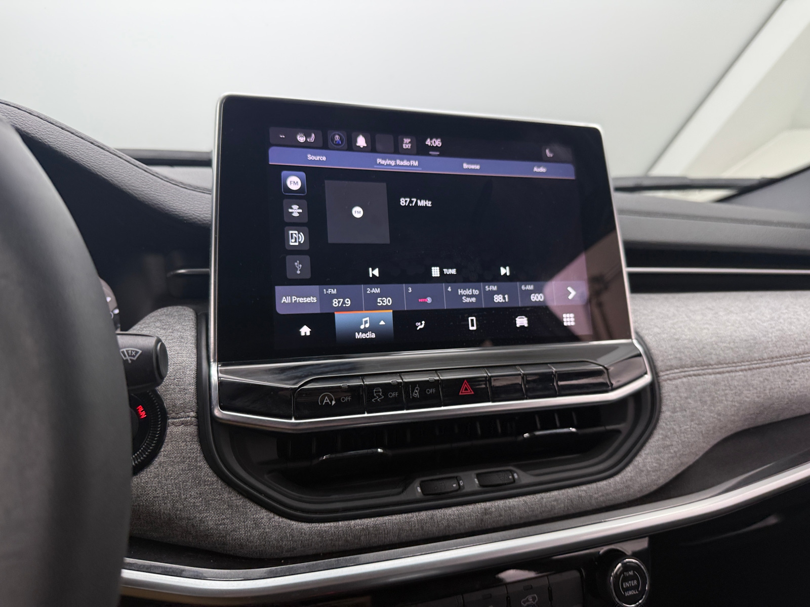 Thumbnail: 2023 Jeep Compass - 3