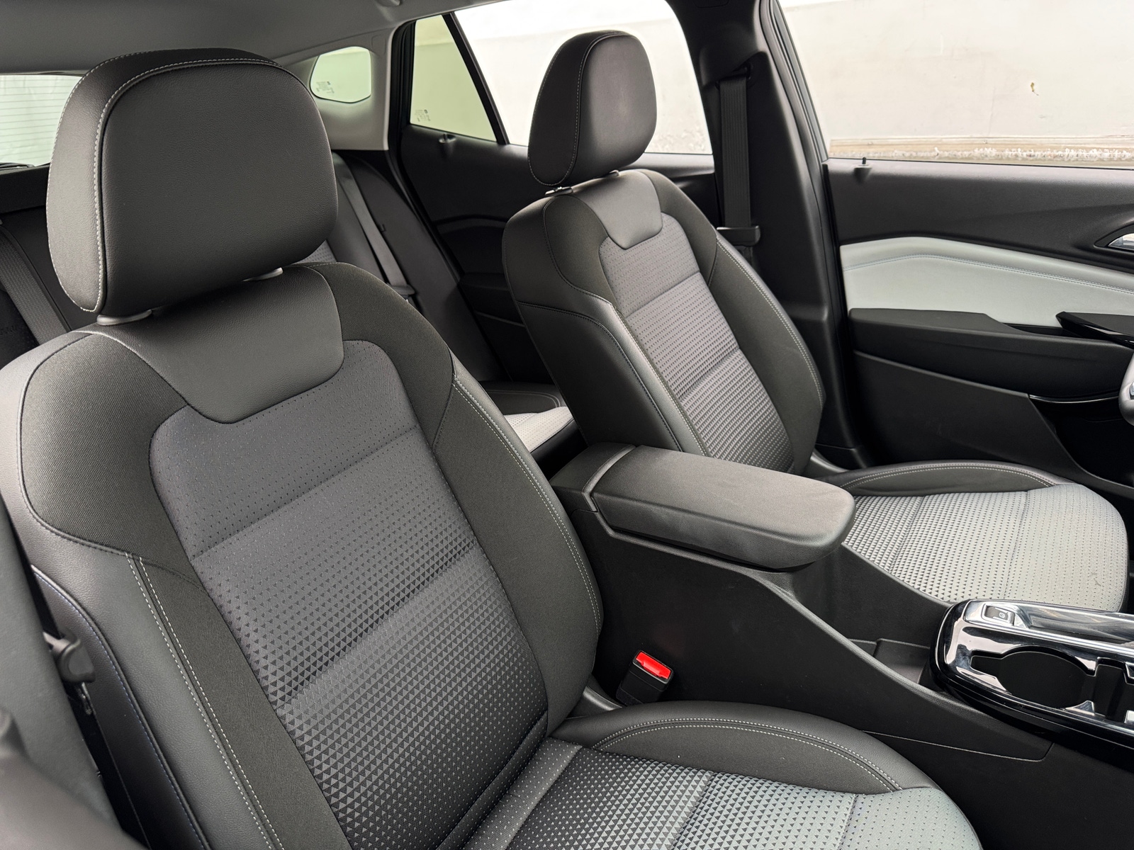 Thumbnail: 2025 Chevrolet Trax - 2