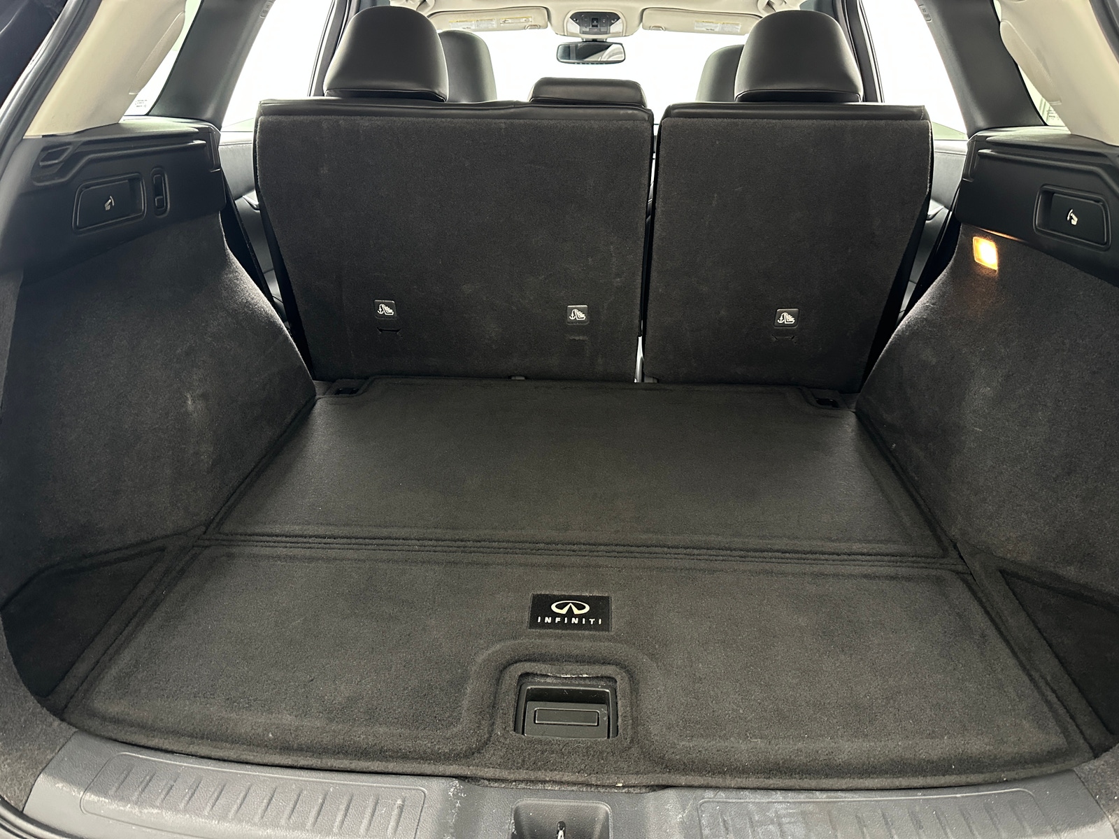 Thumbnail: 2019 INFINITI QX50 - 6