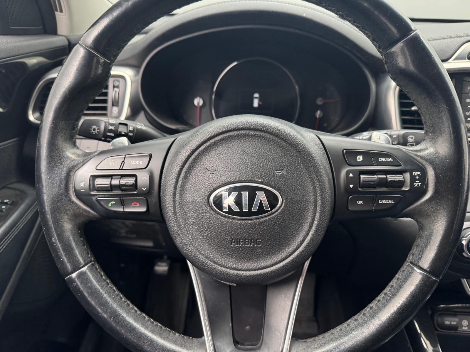 Thumbnail: 2017 Kia Sorento - 4