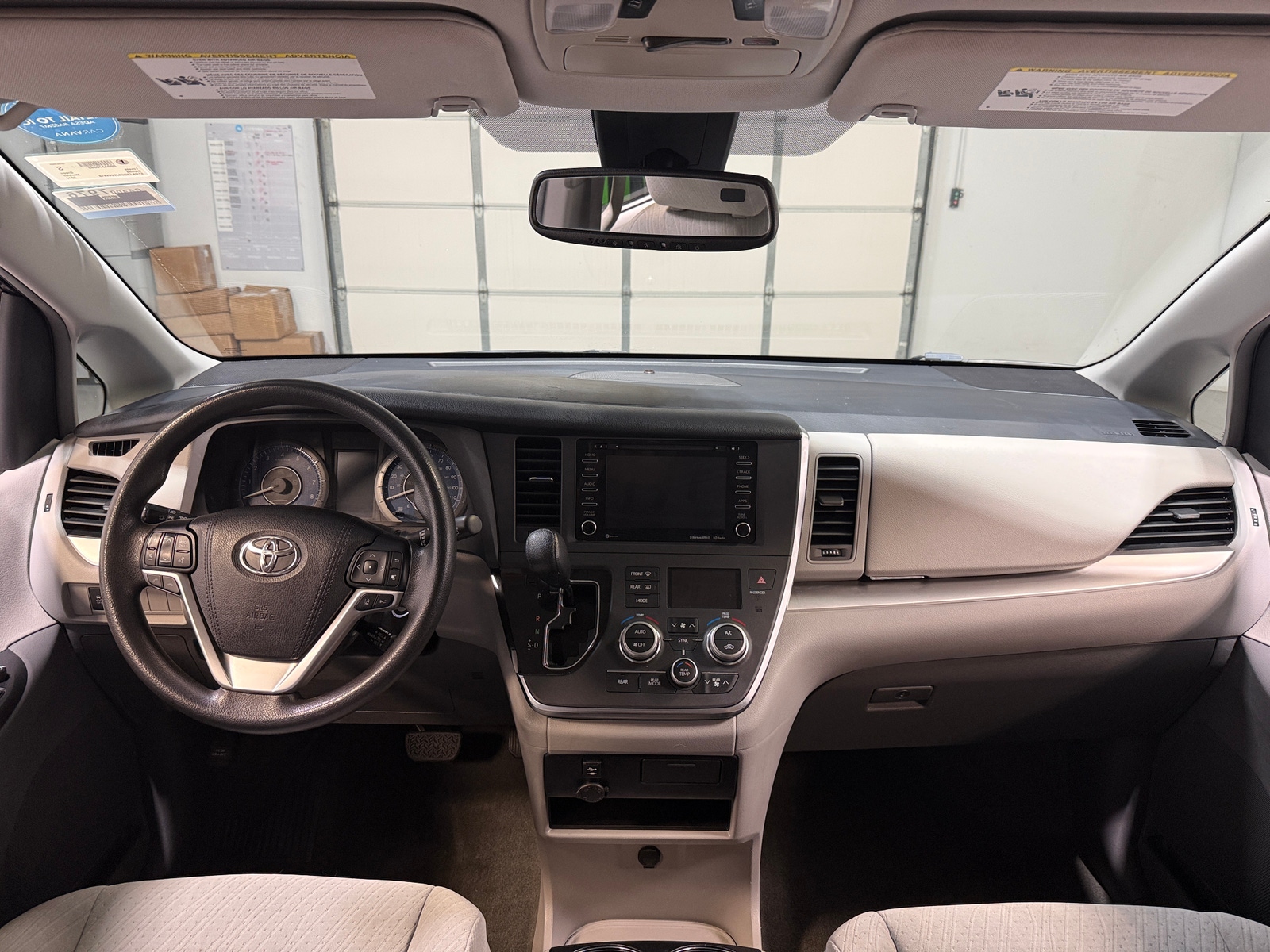 Thumbnail: 2018 Toyota Sienna - 3