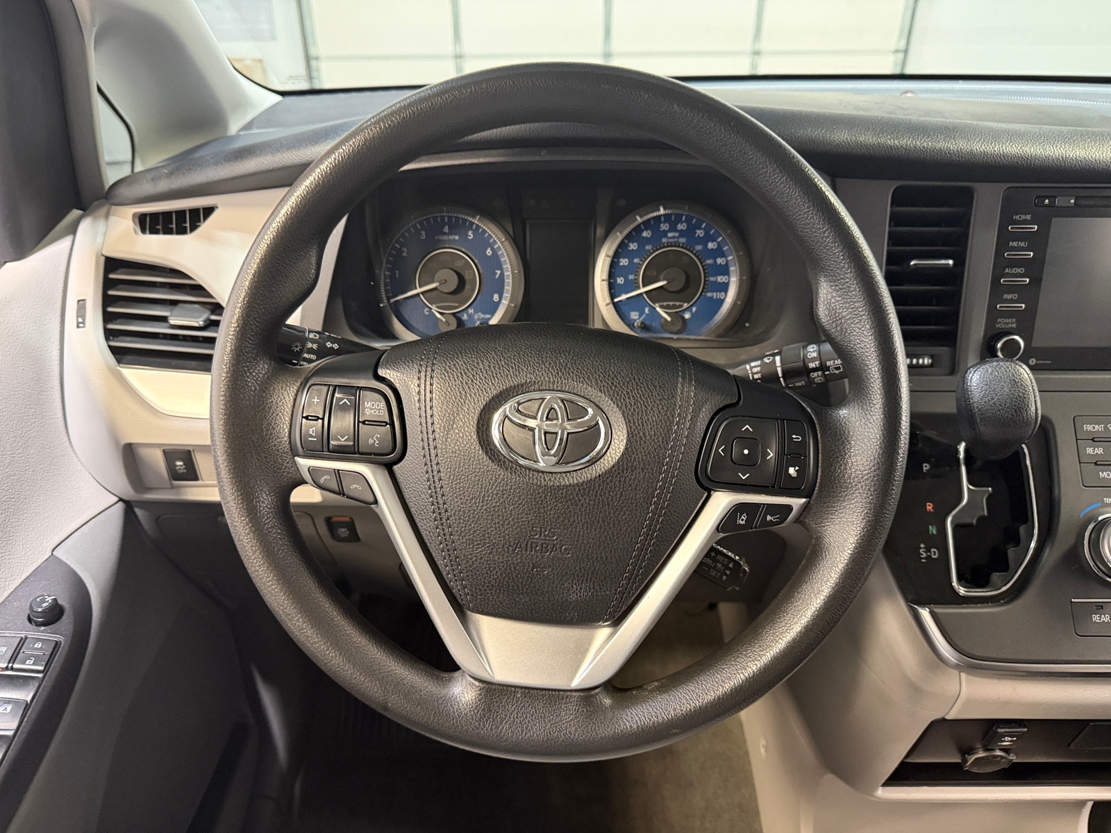 Thumbnail: 2018 Toyota Sienna - 5