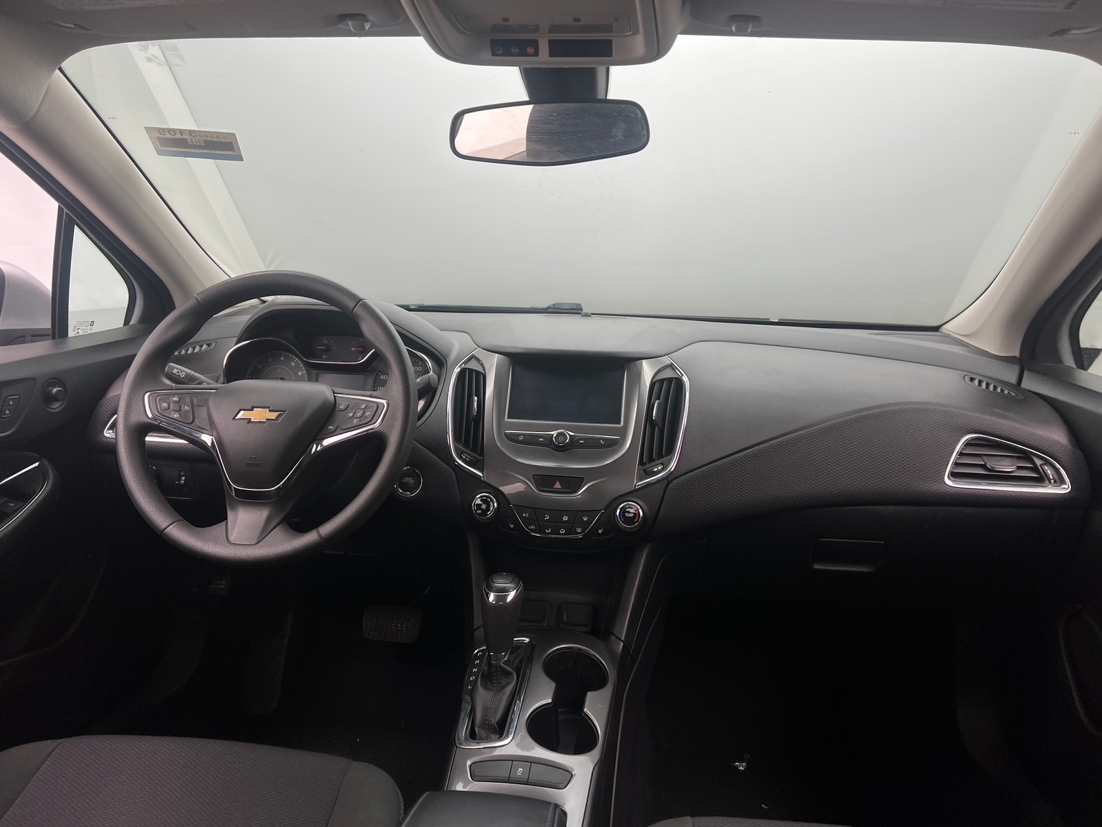 Thumbnail: 2017 Chevrolet Cruze - 3