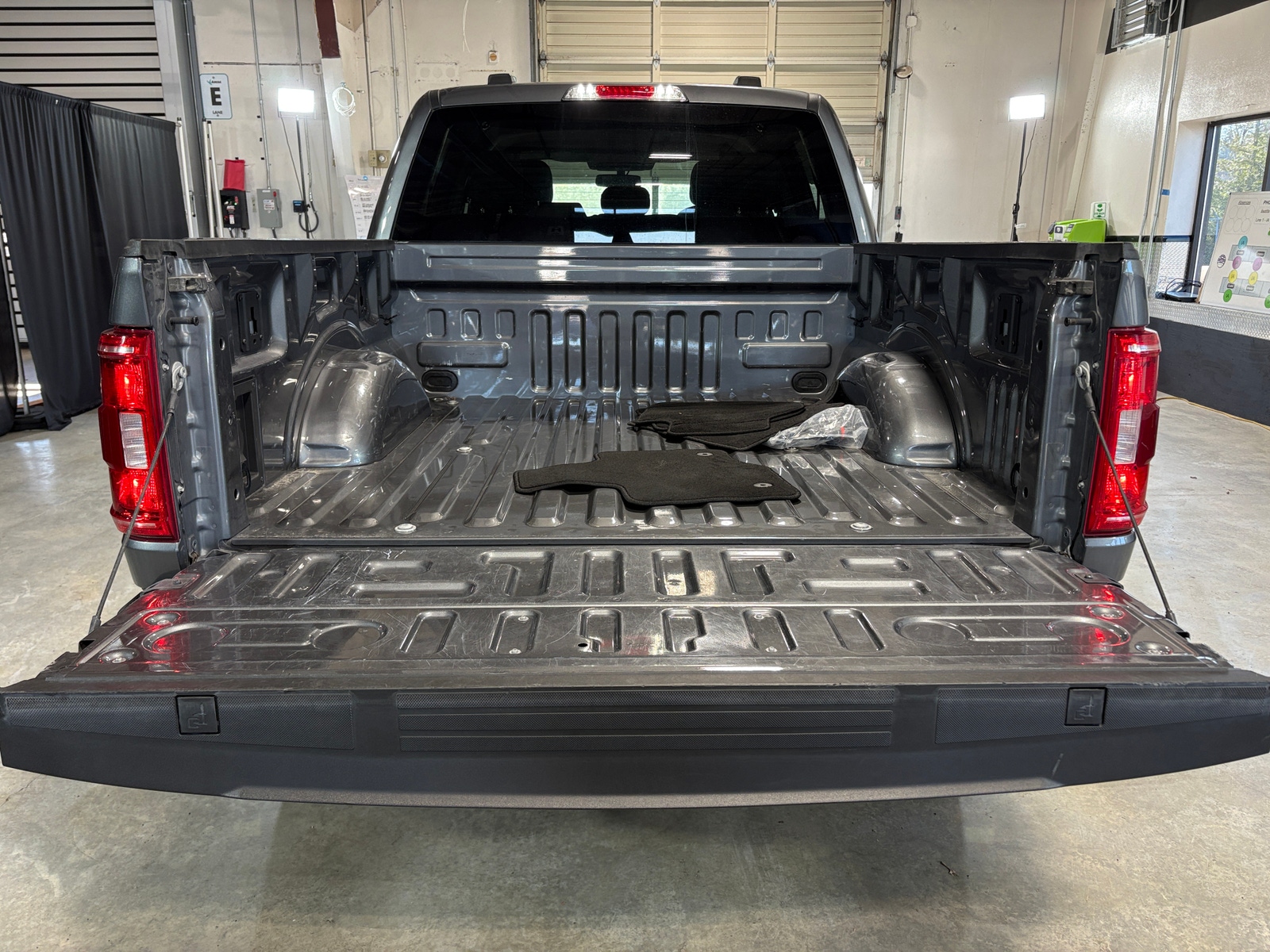 Thumbnail: 2021 Ford Econoline - 7