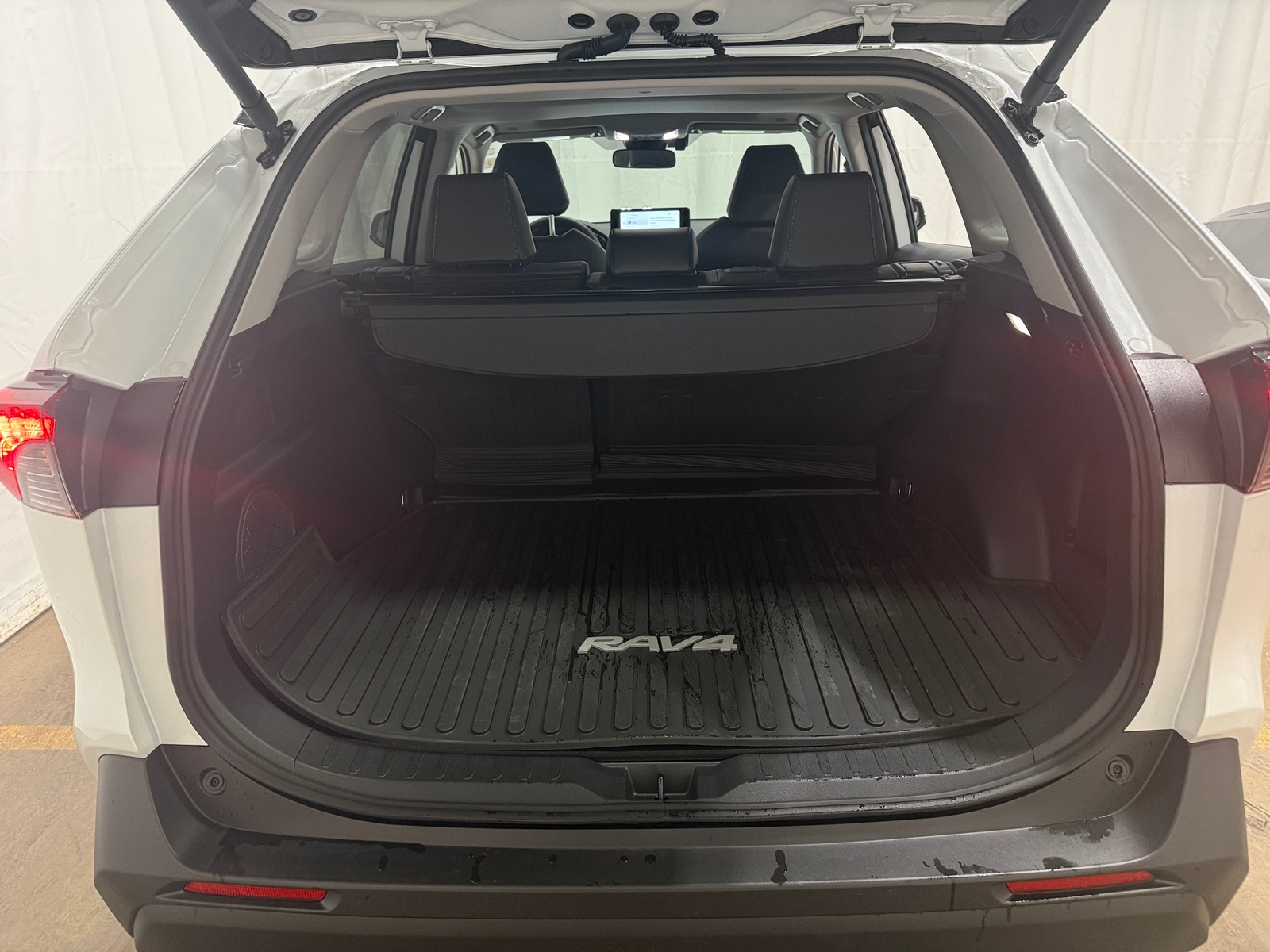 Thumbnail: 2025 Toyota RAV4 - 6