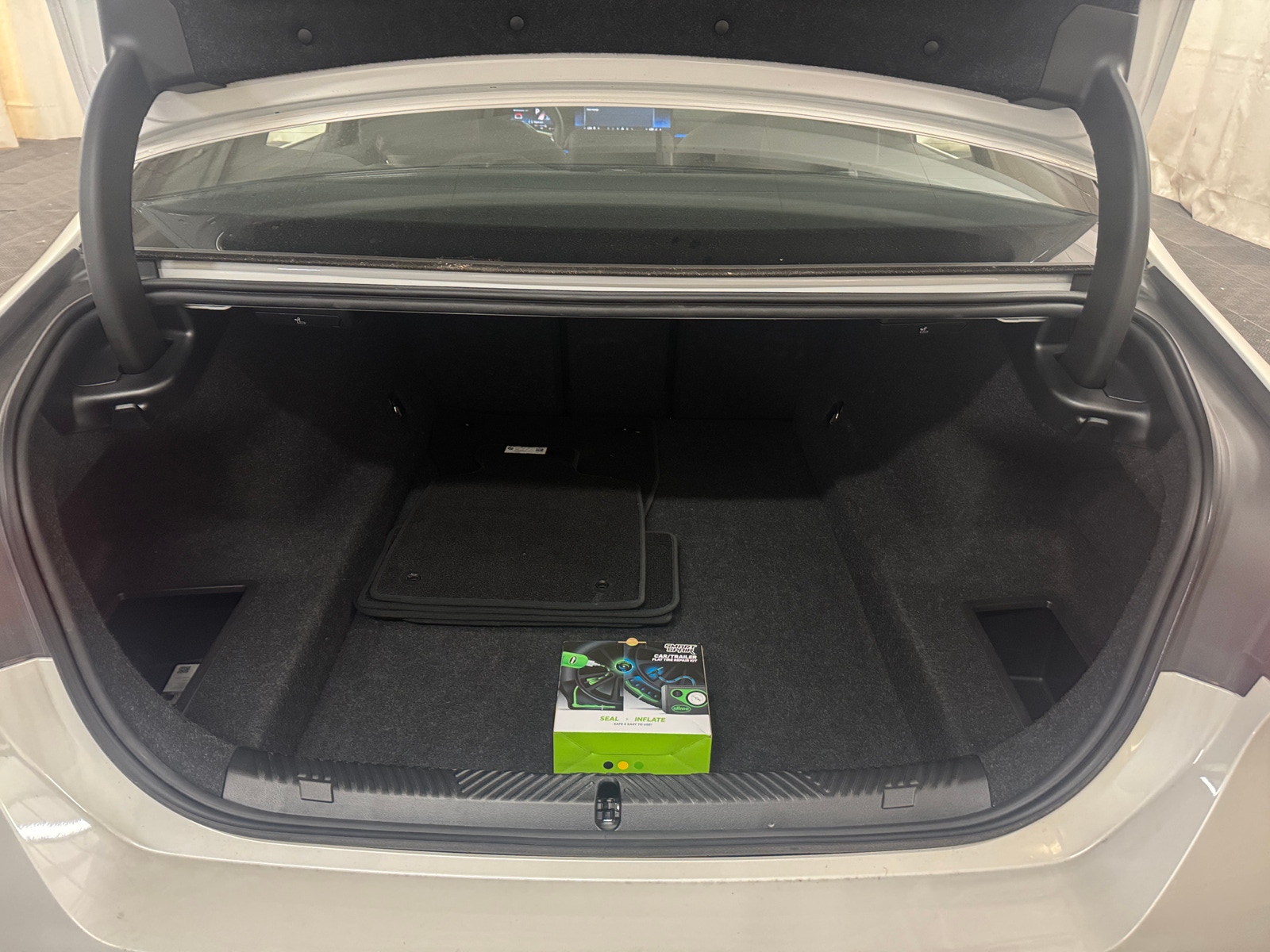 Thumbnail: 2025 BMW 5 Series - 6