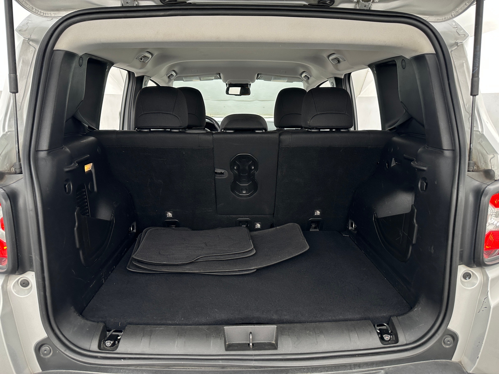 Thumbnail: 2020 Jeep Renegade - 7