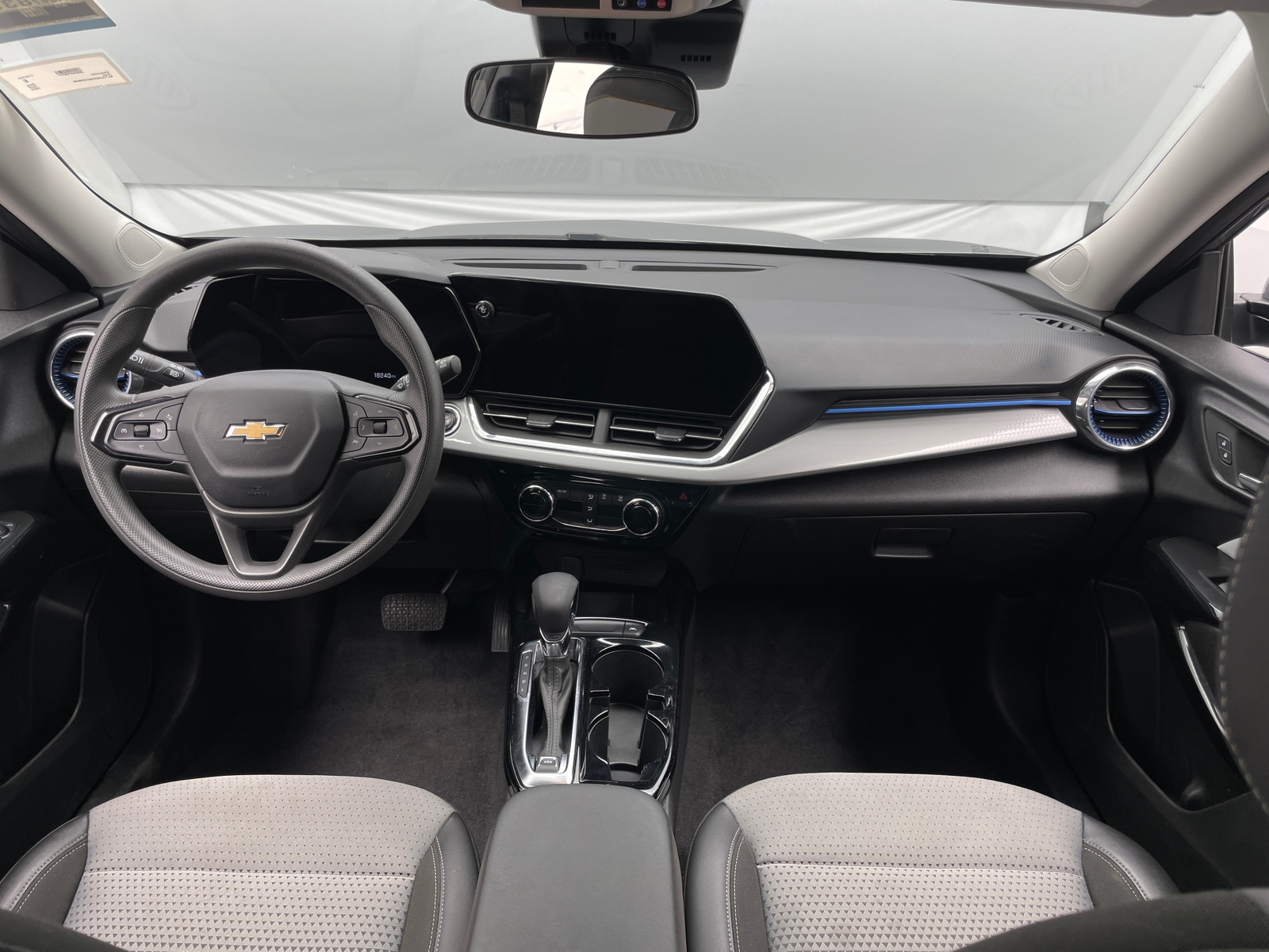 Thumbnail: 2025 Chevrolet Trax - 3