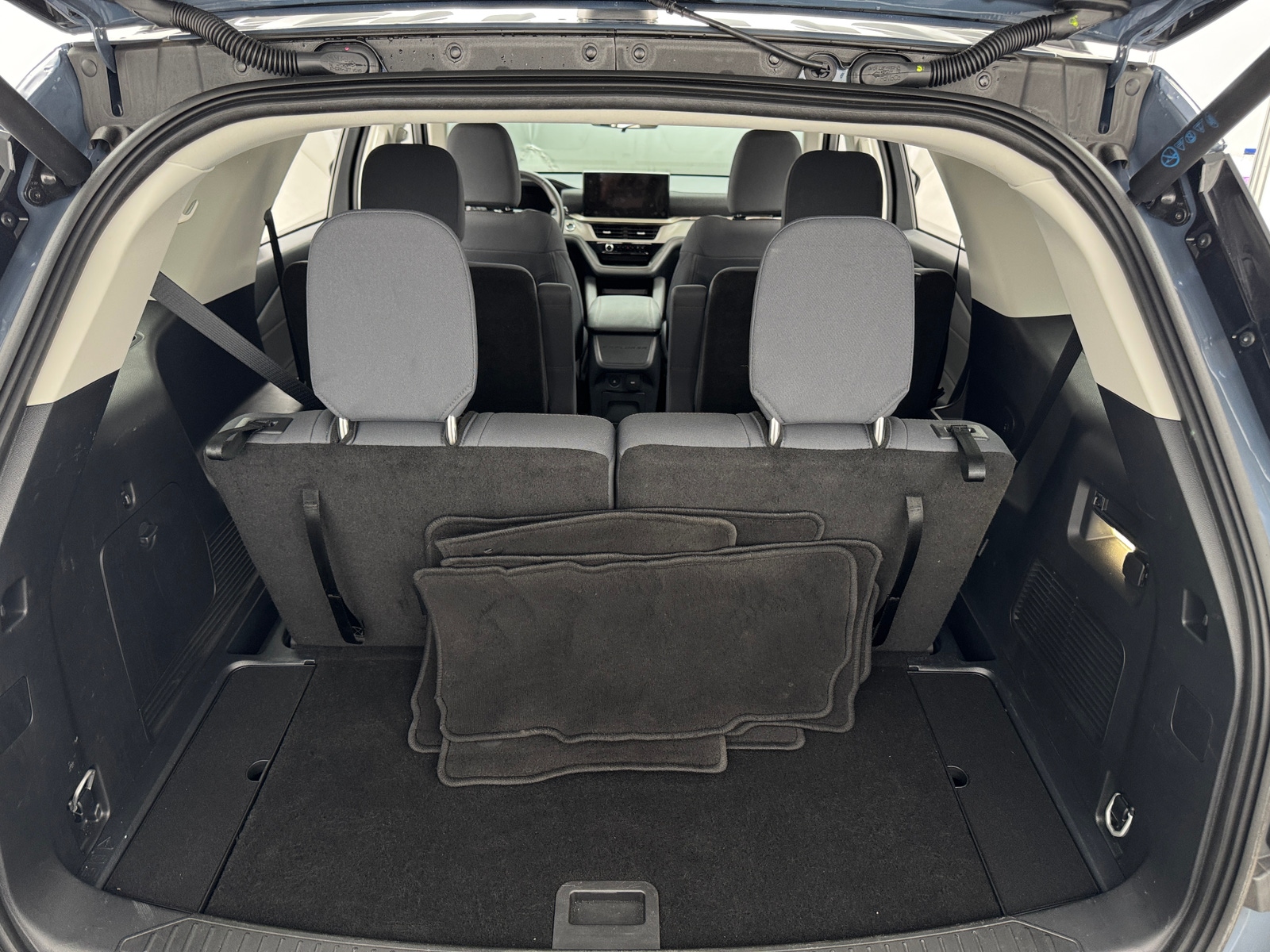 Thumbnail: 2025 Ford Explorer - 7