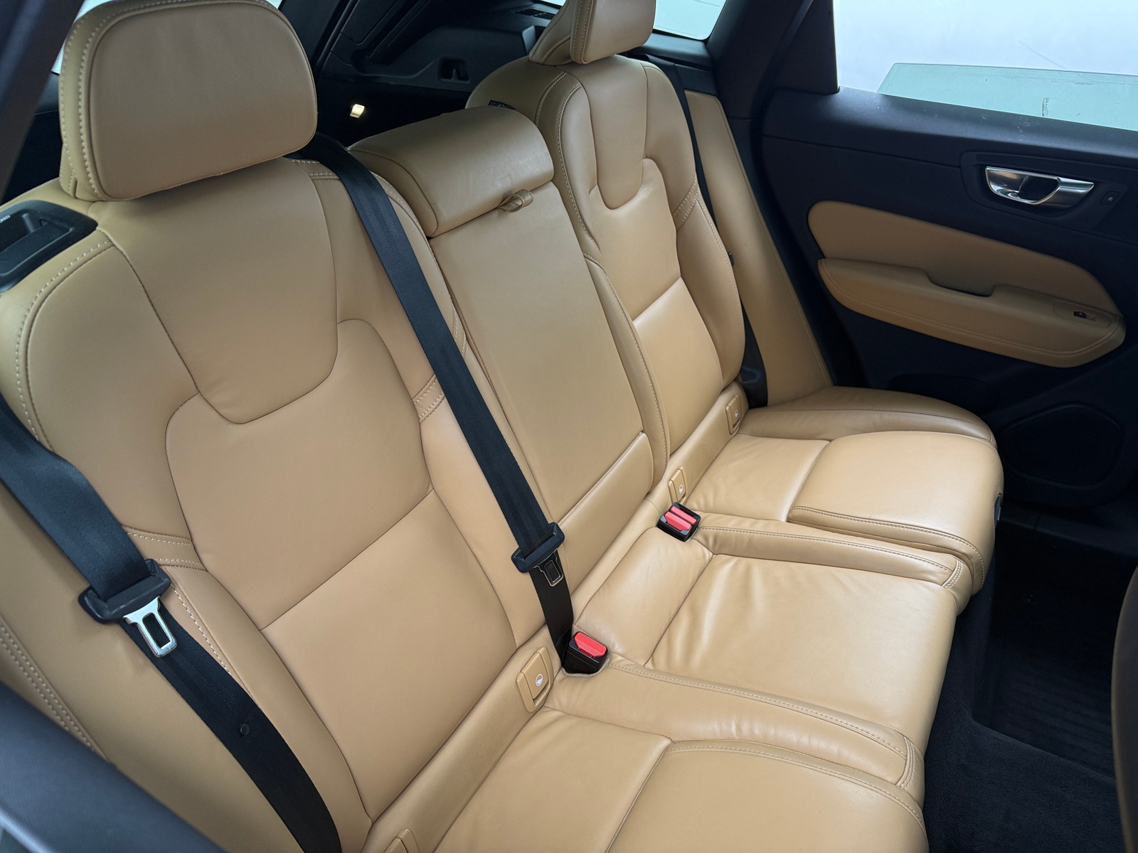 Thumbnail: 2022 Volvo XC60 - 5