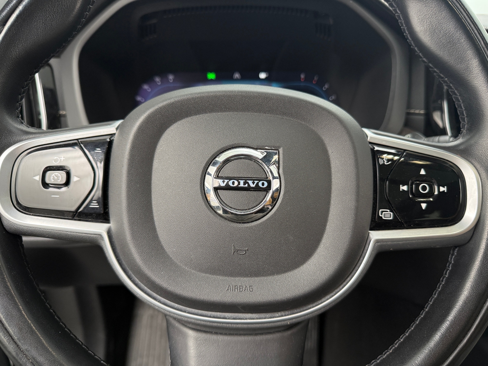 Thumbnail: 2022 Volvo XC60 - 4