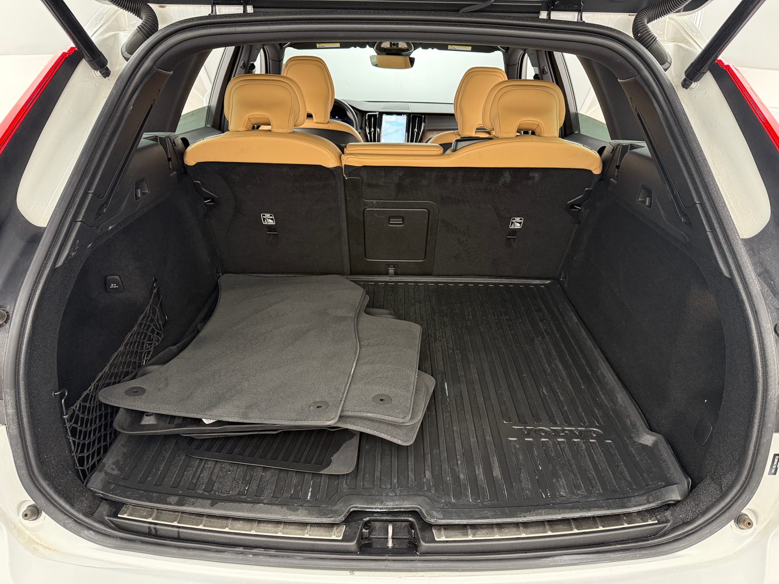 Thumbnail: 2022 Volvo XC60 - 6