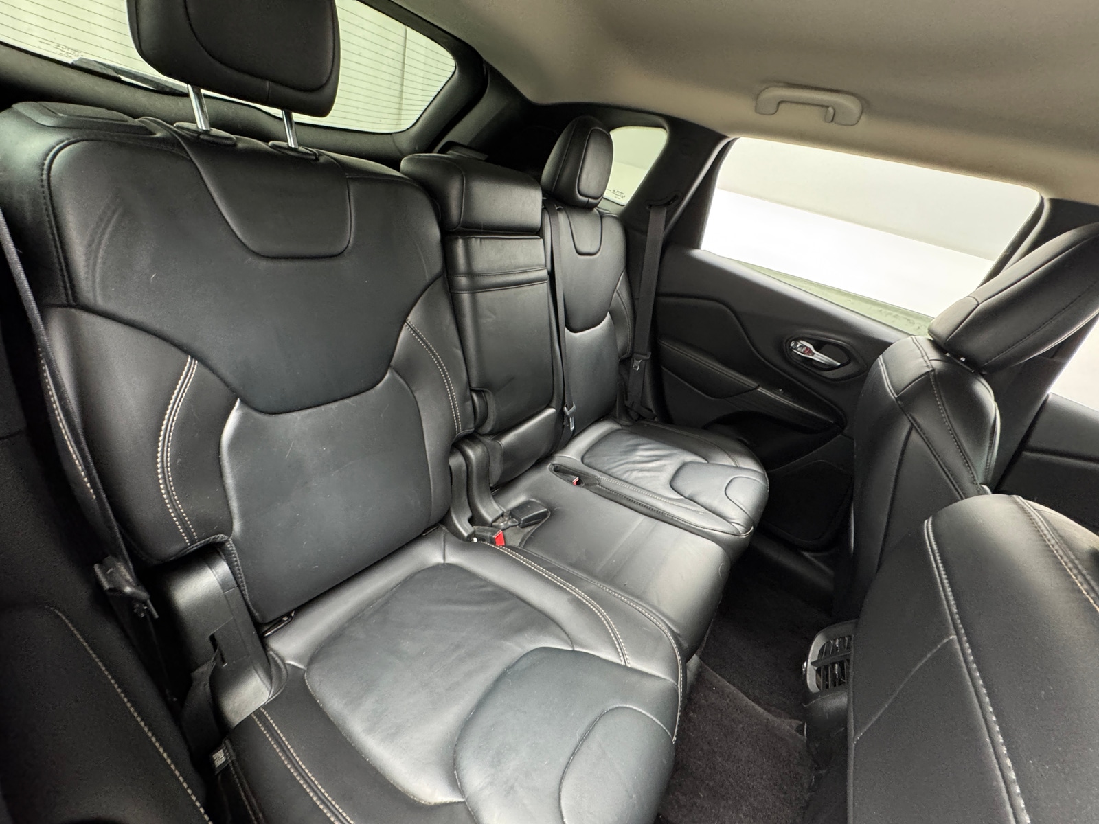 Thumbnail: 2017 Jeep Cherokee - 5