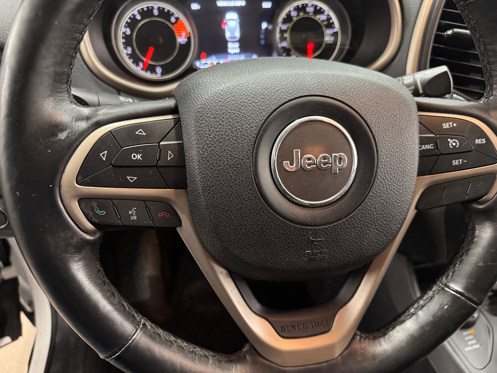 Thumbnail: 2017 Jeep Cherokee - 4