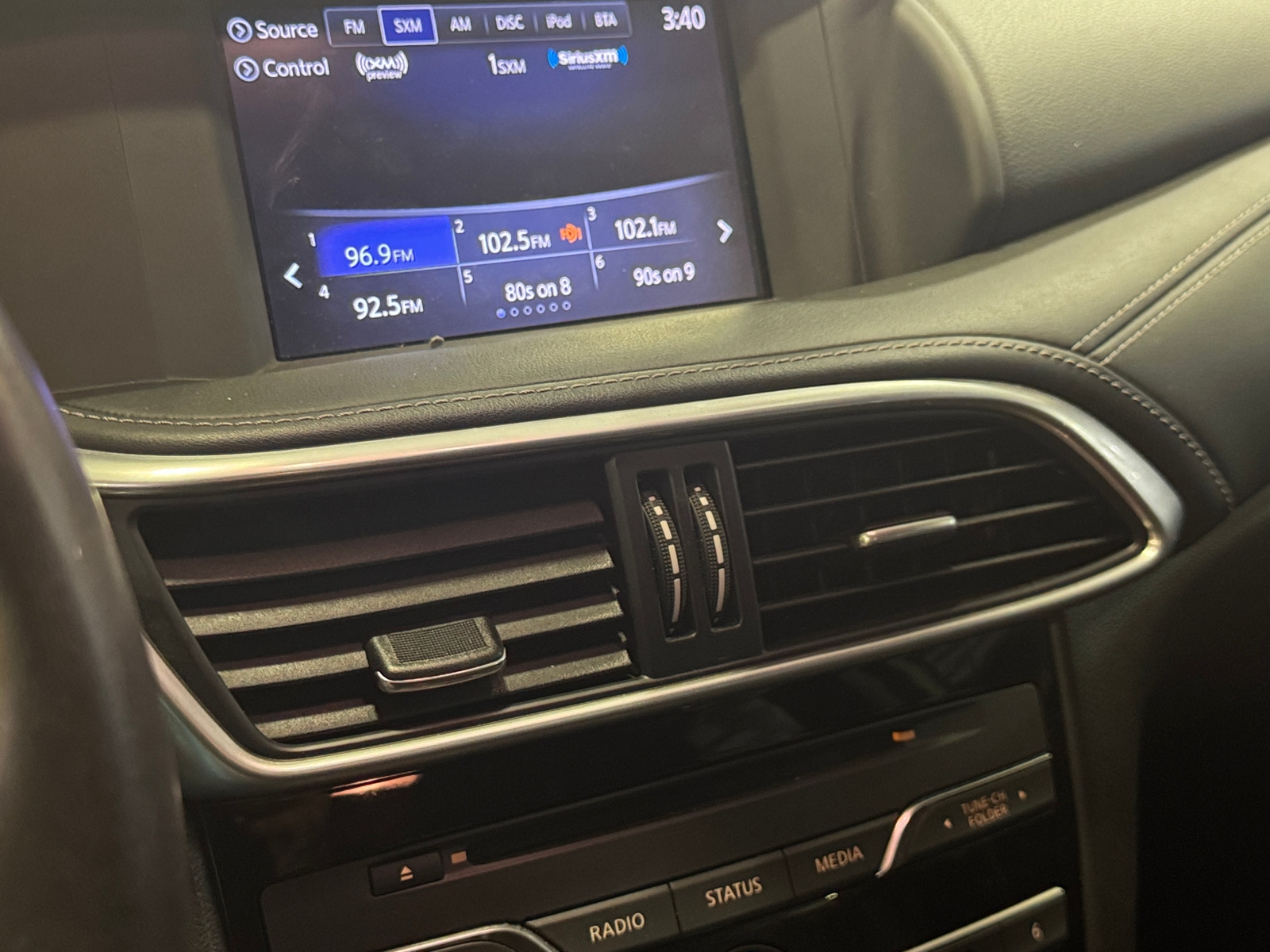 Thumbnail: 2018 INFINITI QX30 - 3