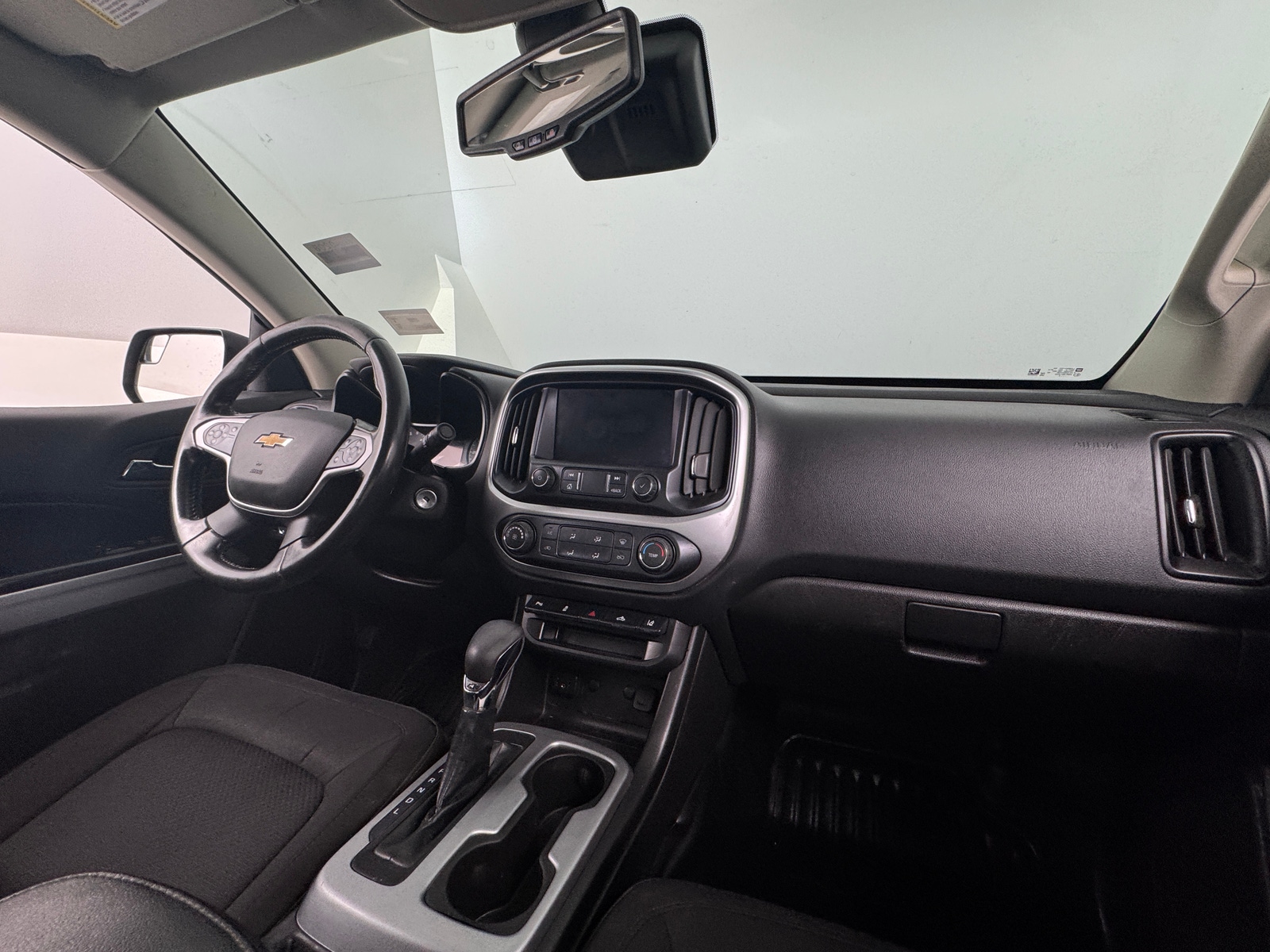 Thumbnail: 2022 Chevrolet Colorado - 3