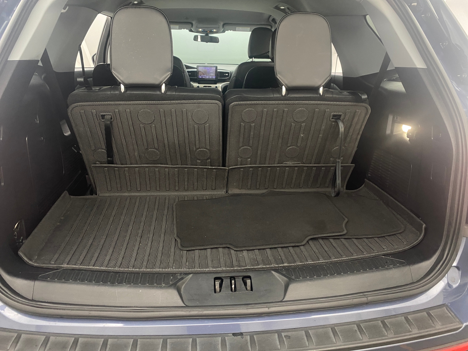 Thumbnail: 2021 Ford Explorer - 7